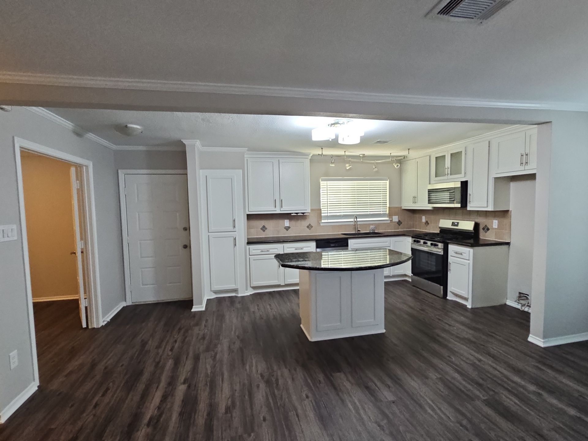16 Night Hawk Place, The Woodlands, TX 77380 16 Night Hawk Place, The Woodlands, TX 77380