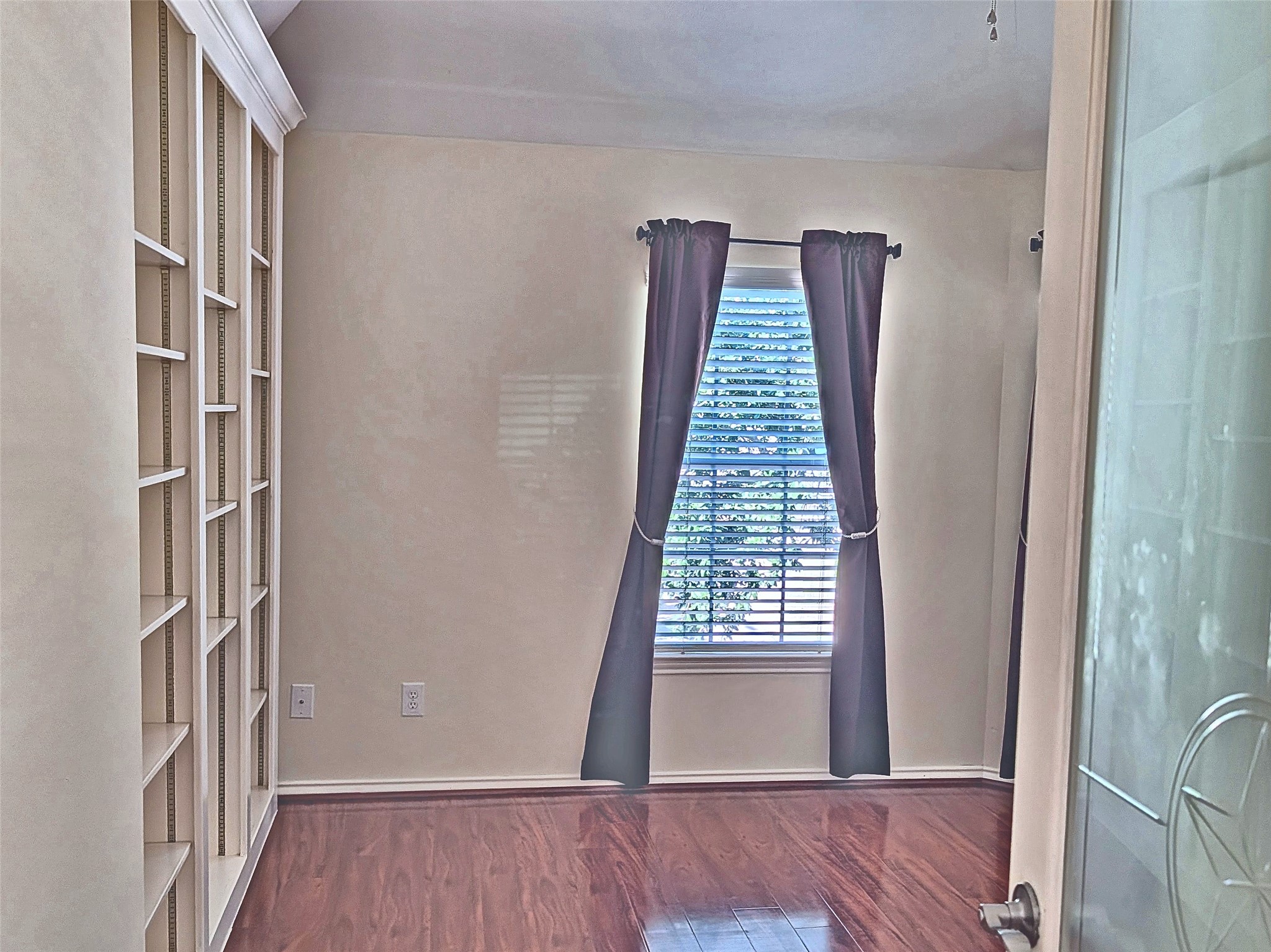 Versatile study / home office enclosed by French doors.