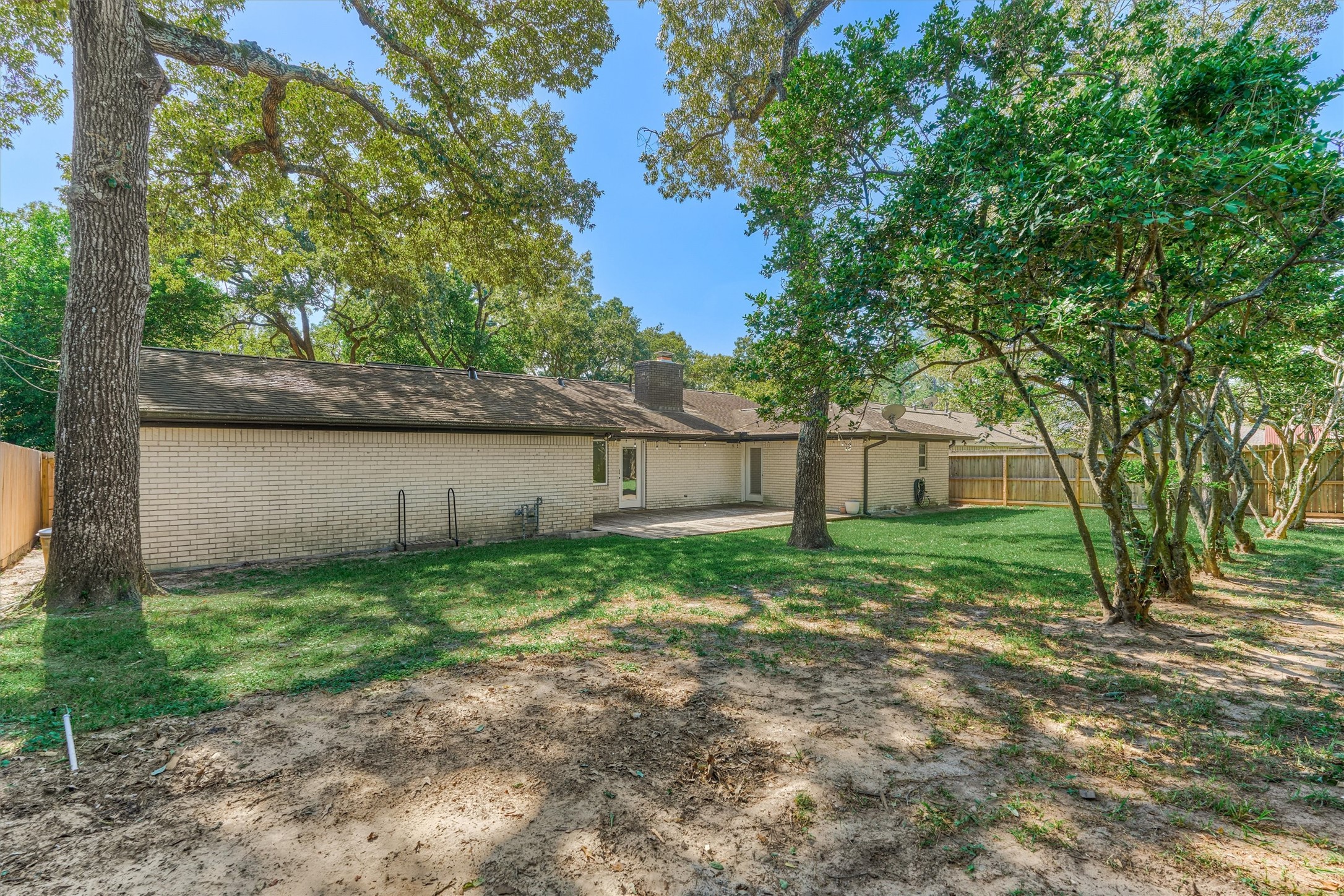 402 Shadywood Circle, Conroe, TX 77304