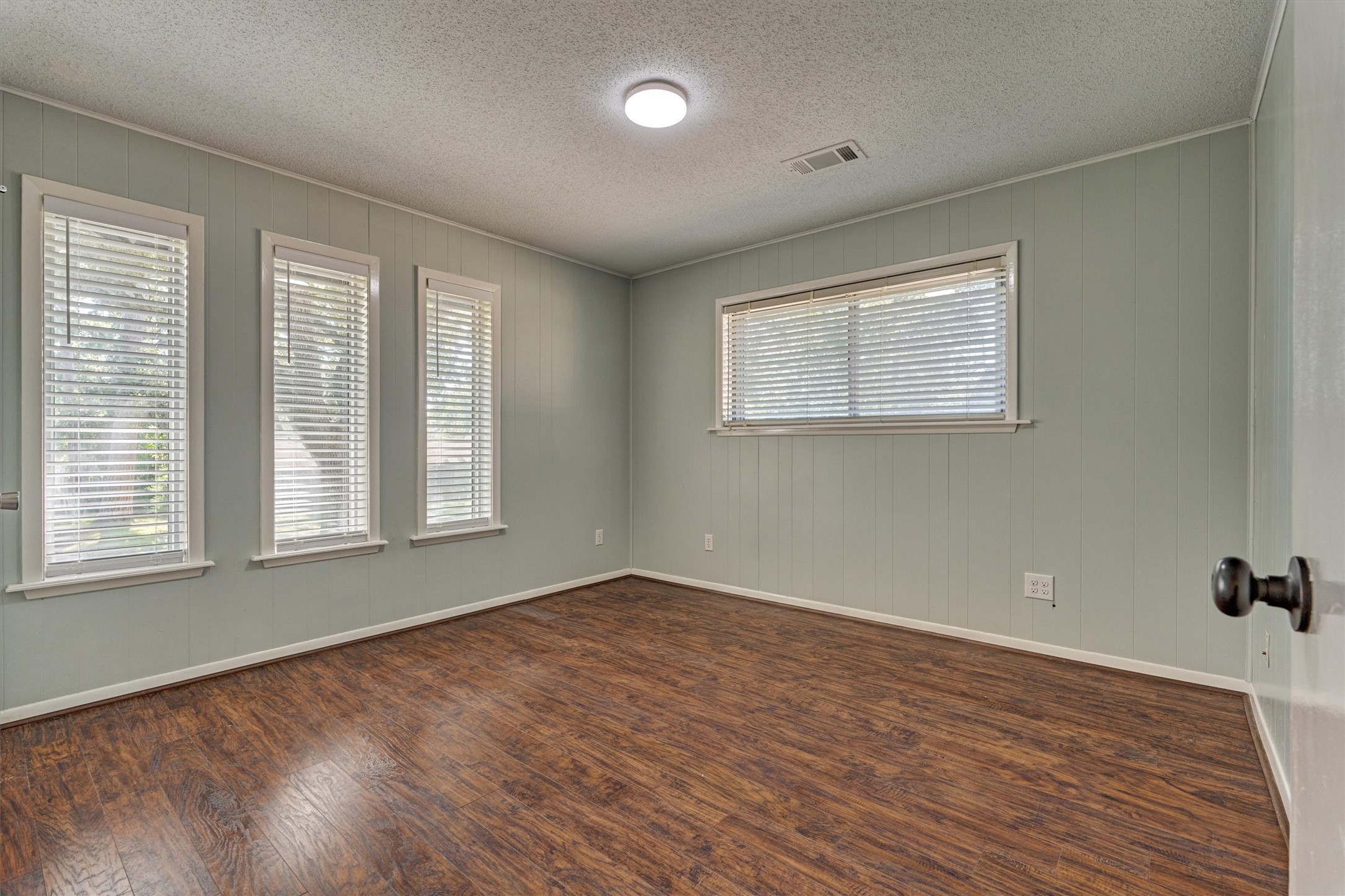 402 Shadywood Circle, Conroe, TX 77304