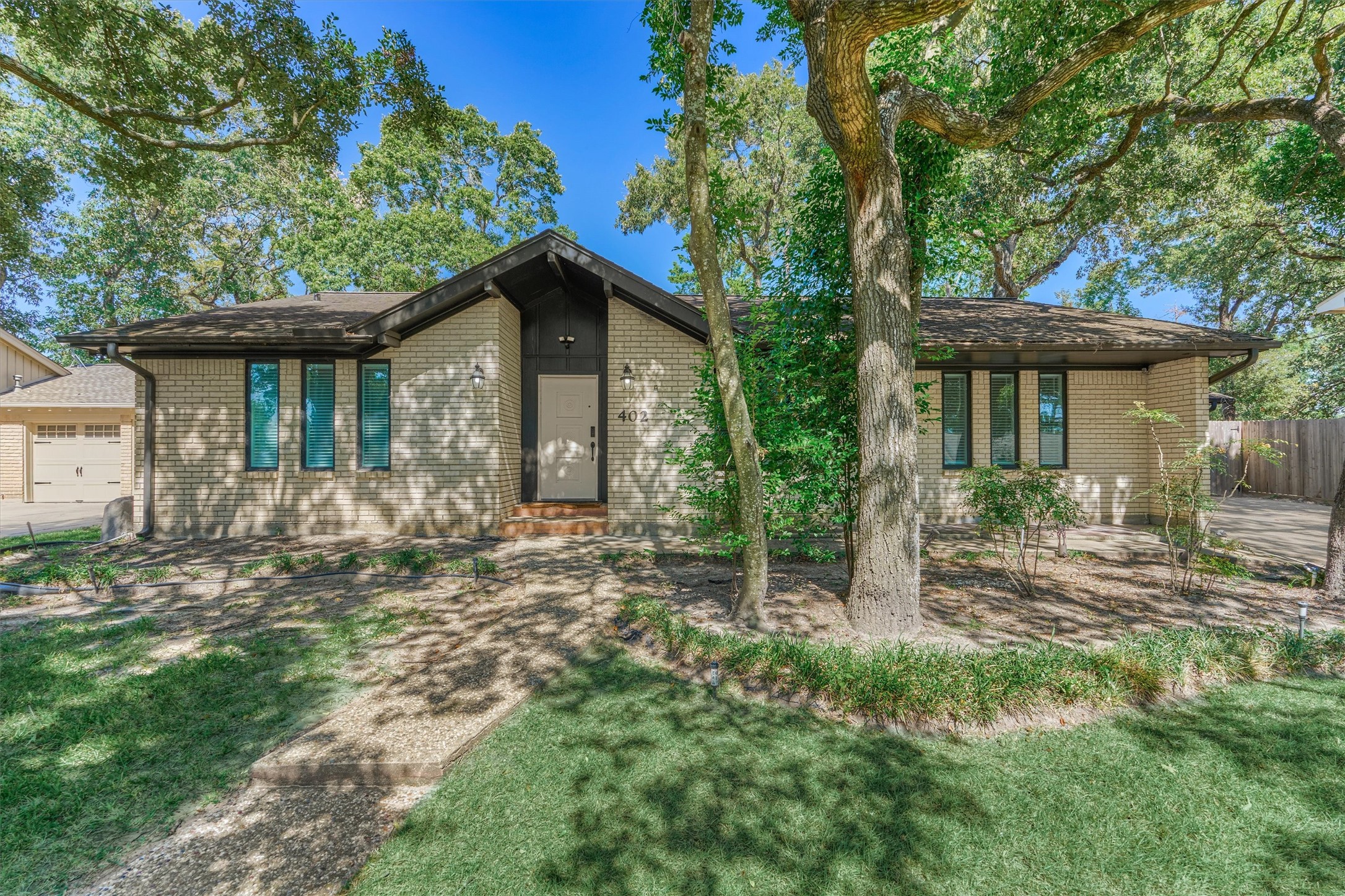 402 Shadywood Circle, Conroe, TX 77304