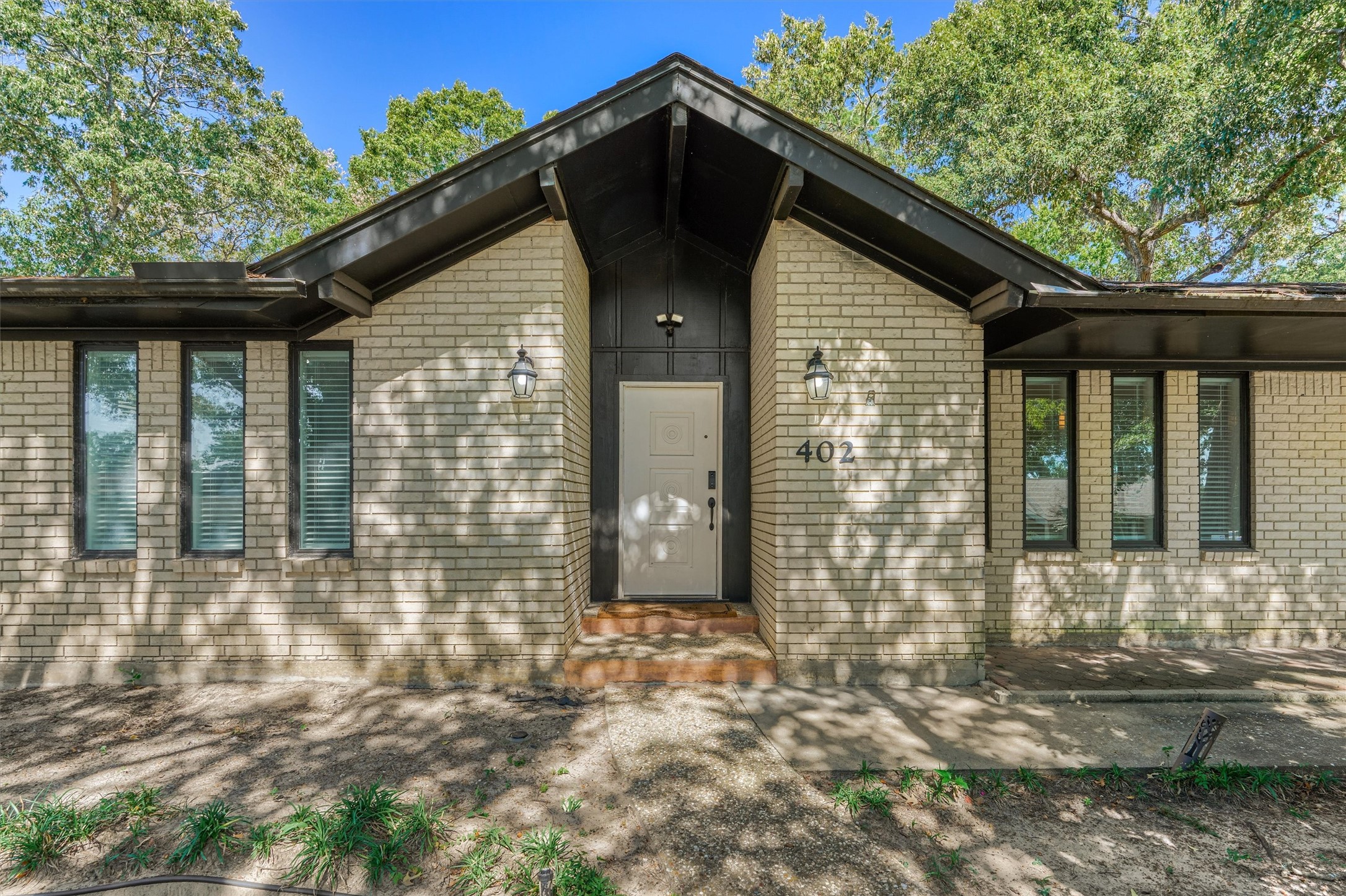 402 Shadywood Circle, Conroe, TX 77304