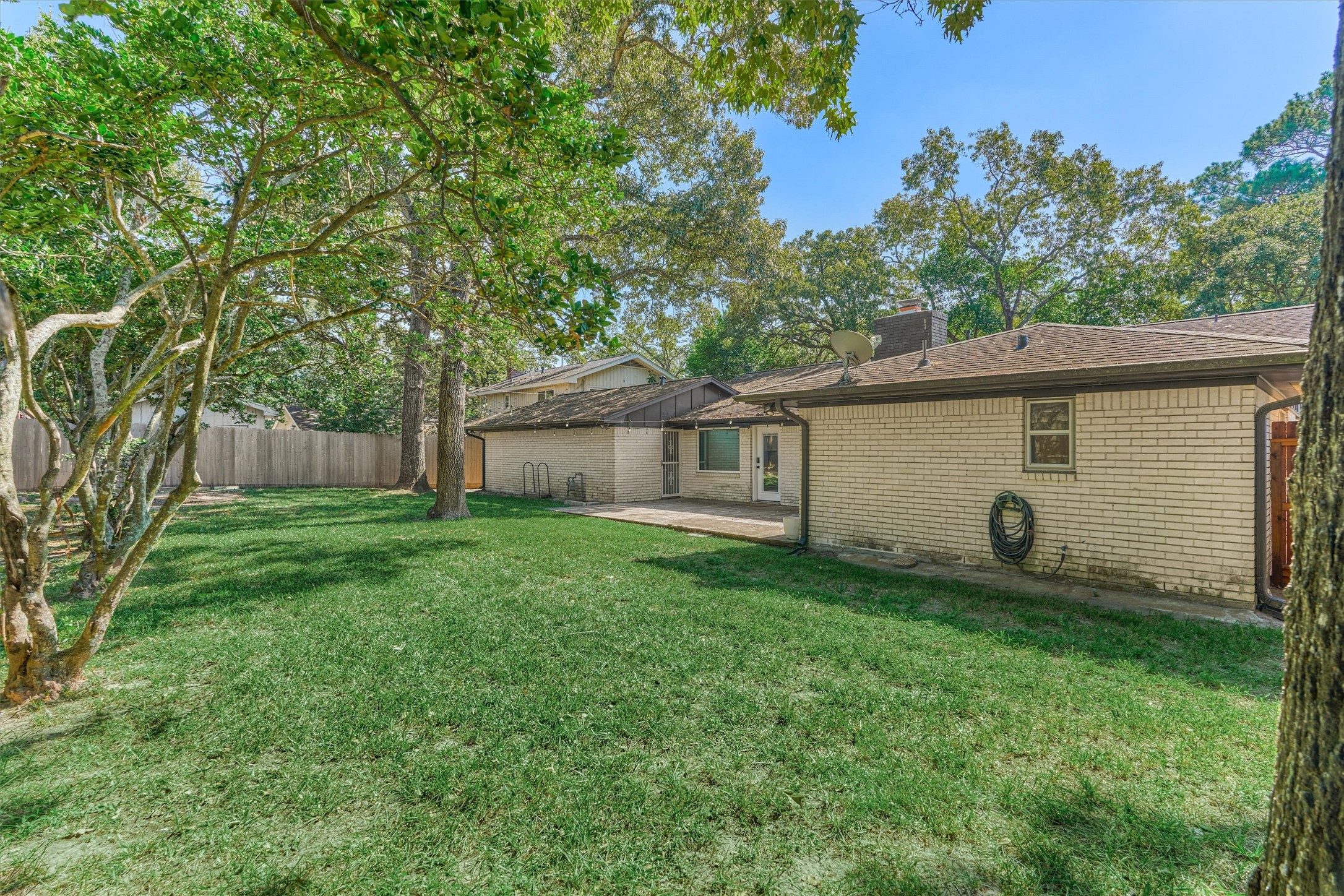 402 Shadywood Circle, Conroe, TX 77304