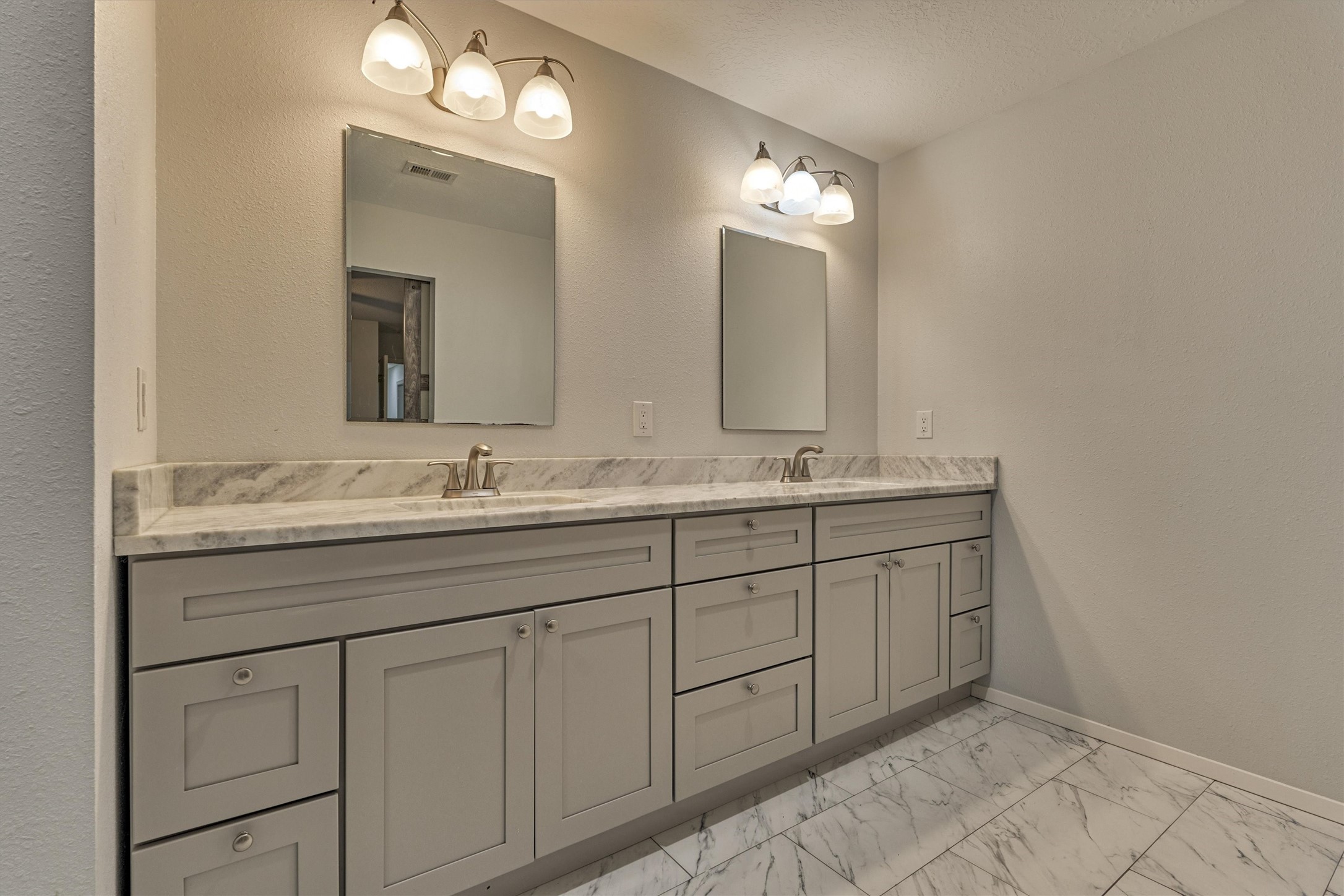 402 Shadywood Circle, Conroe, TX 77304