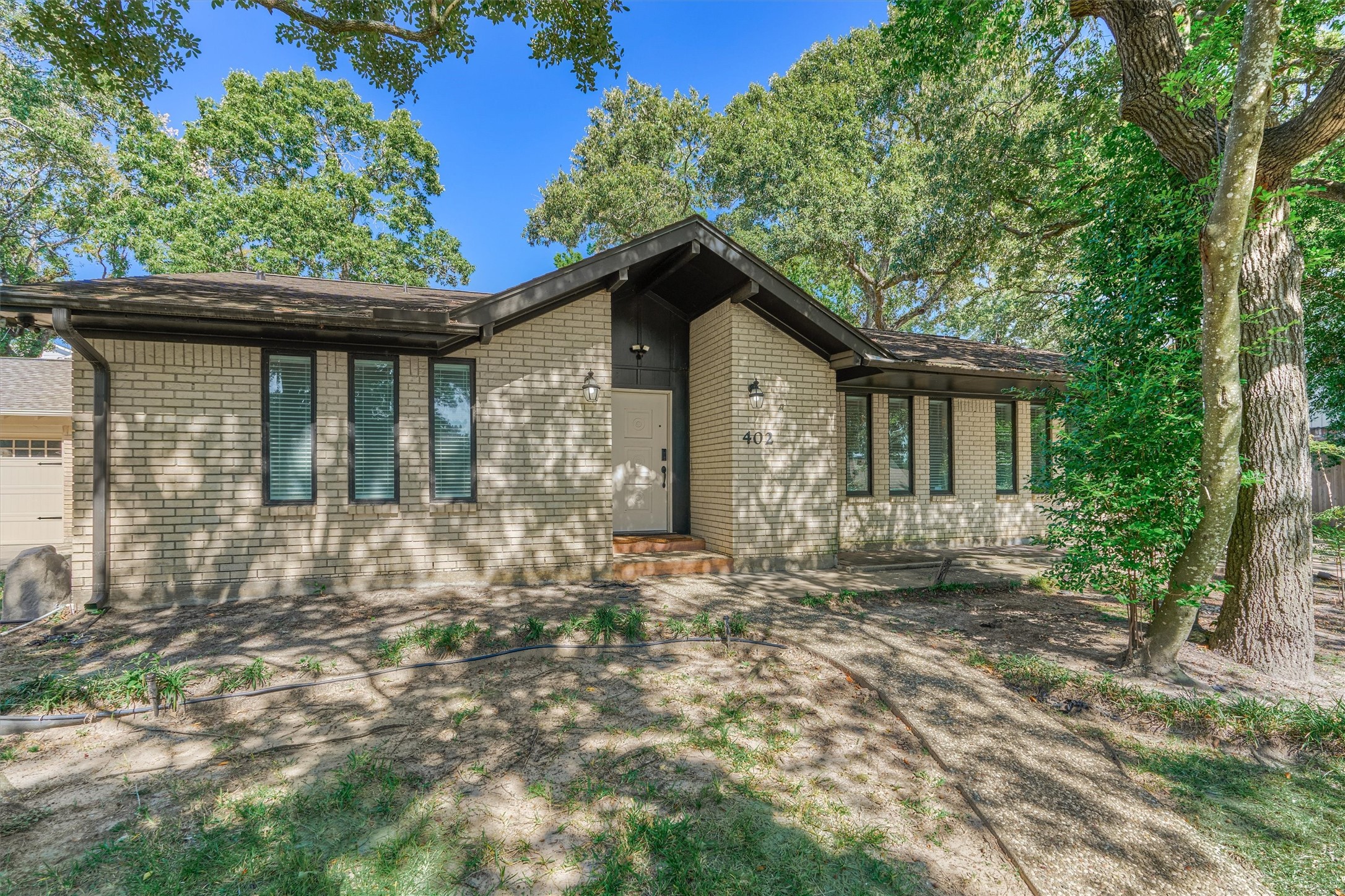 402 Shadywood Circle, Conroe, TX 77304