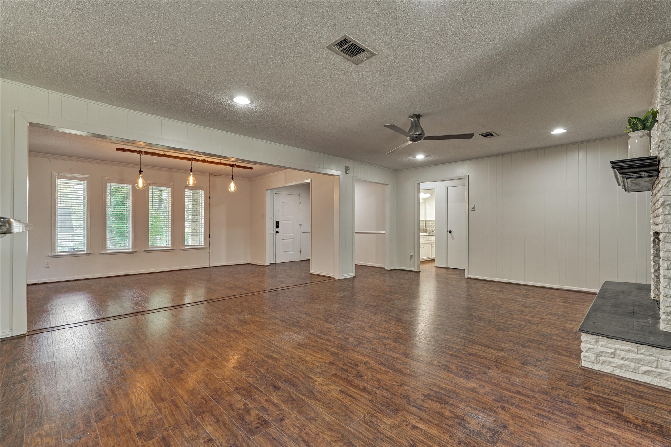 402 Shadywood Circle, Conroe, TX 77304