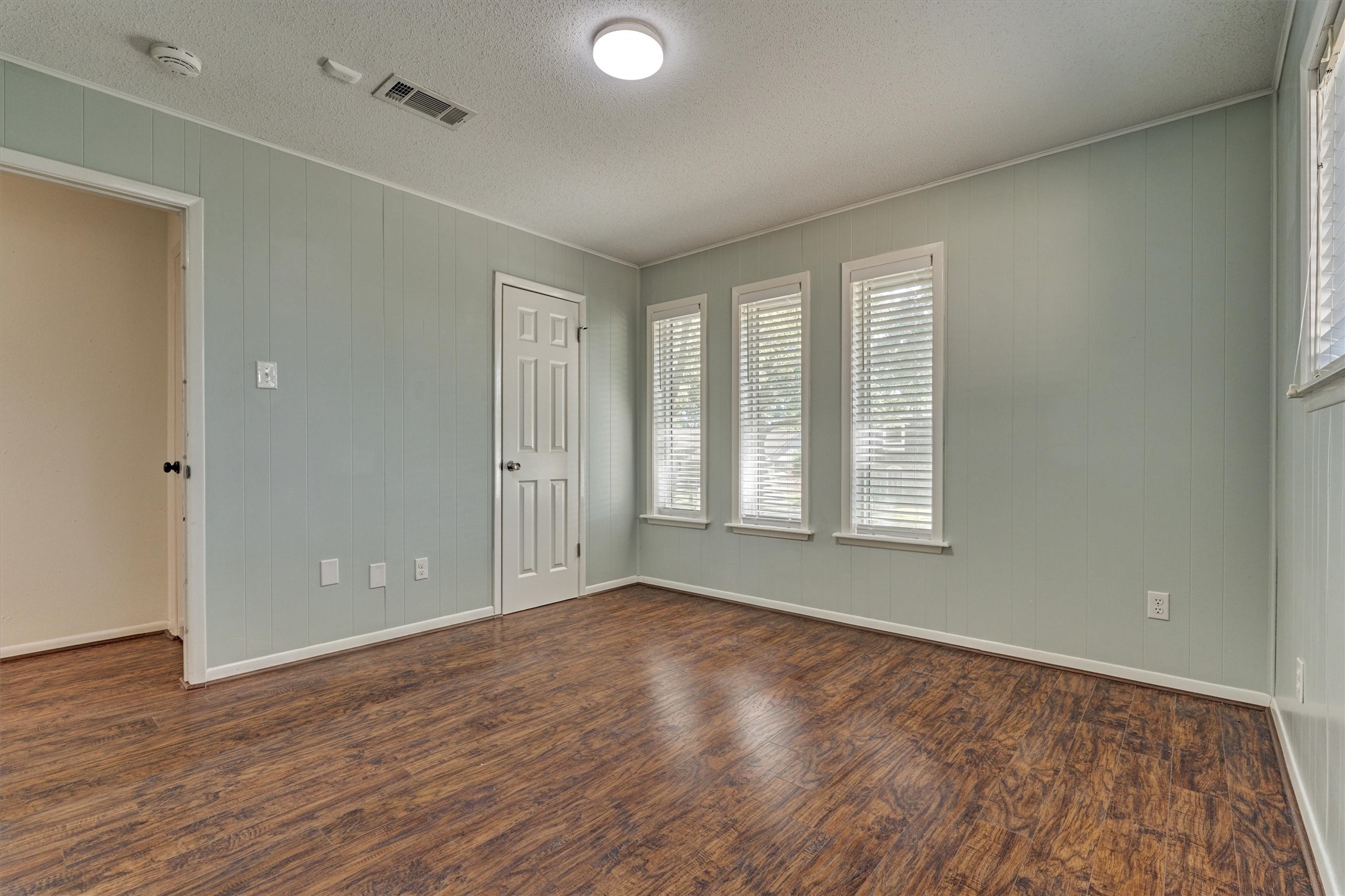 402 Shadywood Circle, Conroe, TX 77304