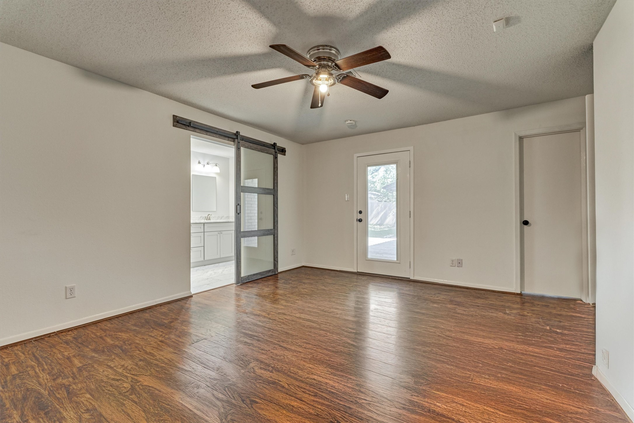 402 Shadywood Circle, Conroe, TX 77304