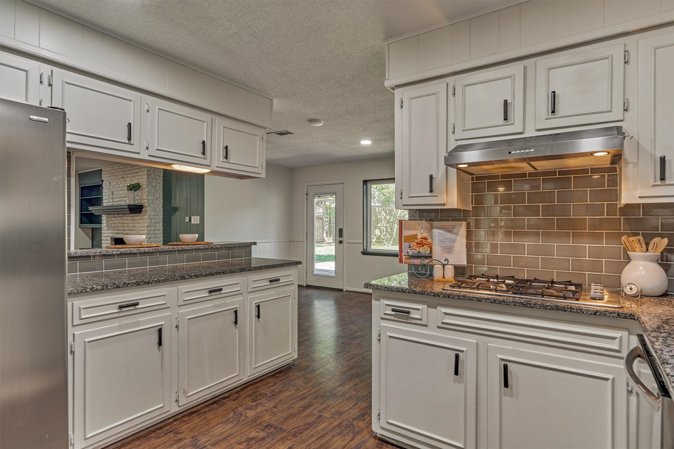 402 Shadywood Circle, Conroe, TX 77304