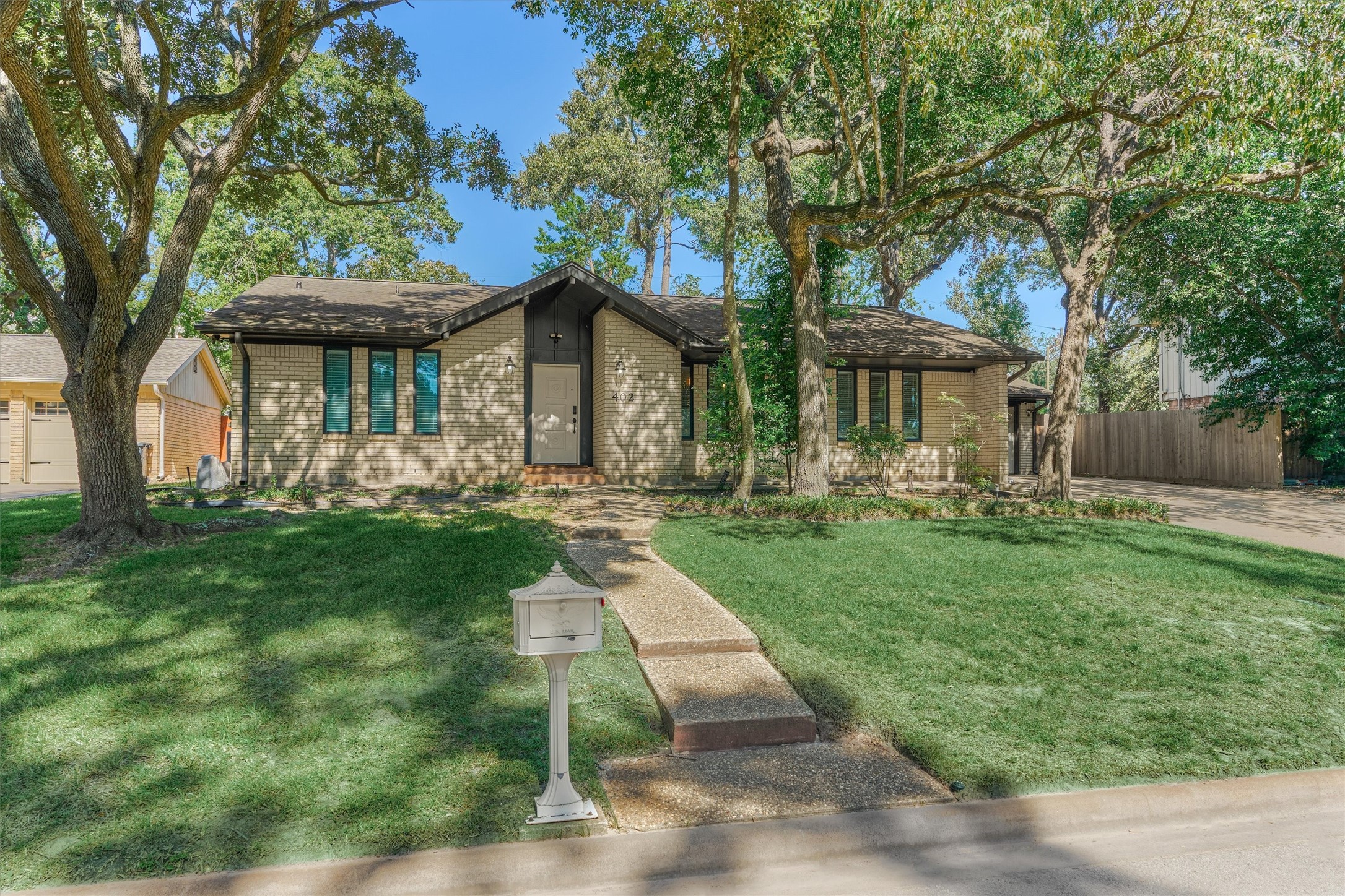402 Shadywood Circle, Conroe, TX 77304