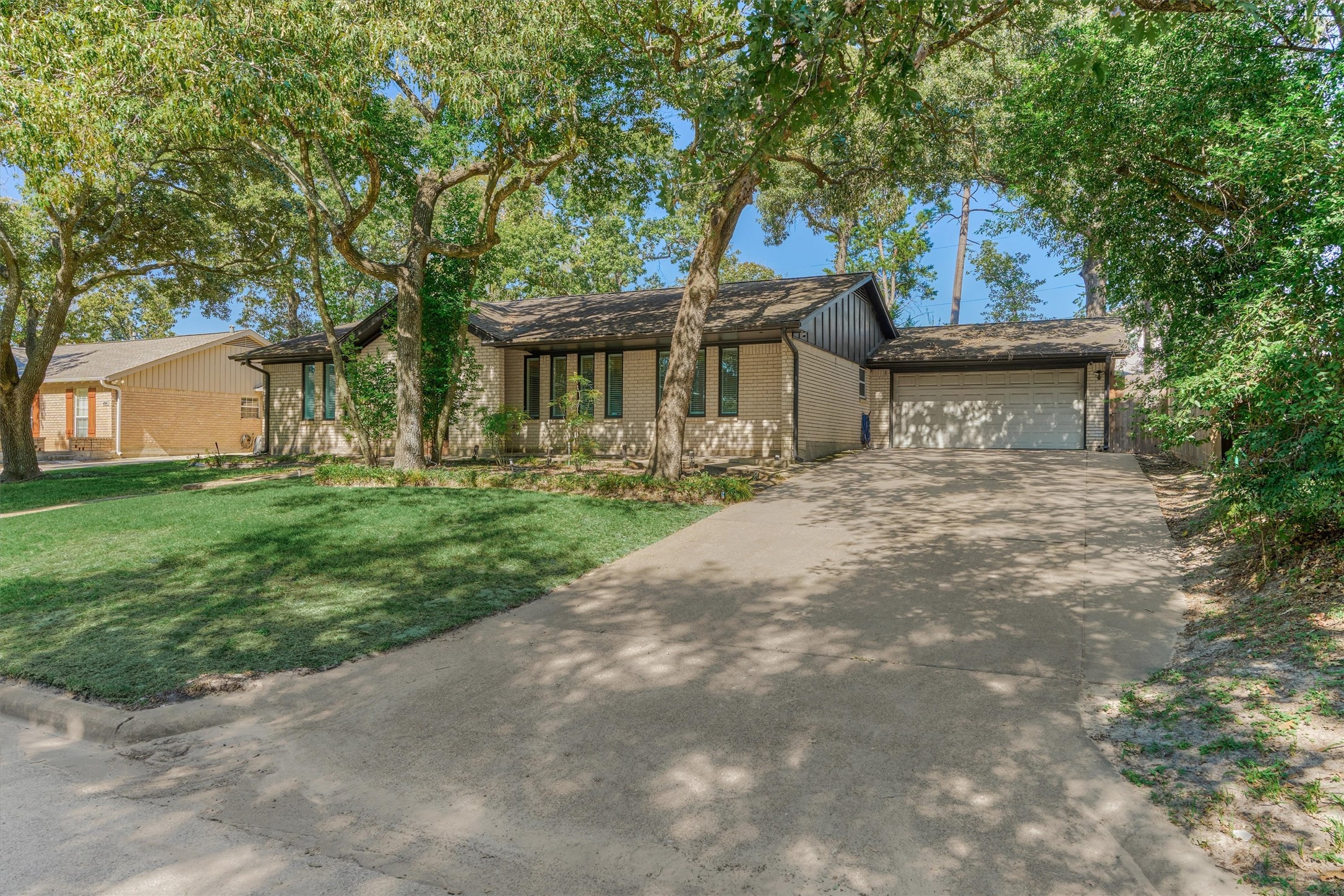 Charming one-story home featuring an open-concept layout, situated on a cul-de-sac street with an attached two-car garage. Charming one-story home featuring an open-concept layout, situated on a cul-de-sac street with an attached two-car garage.