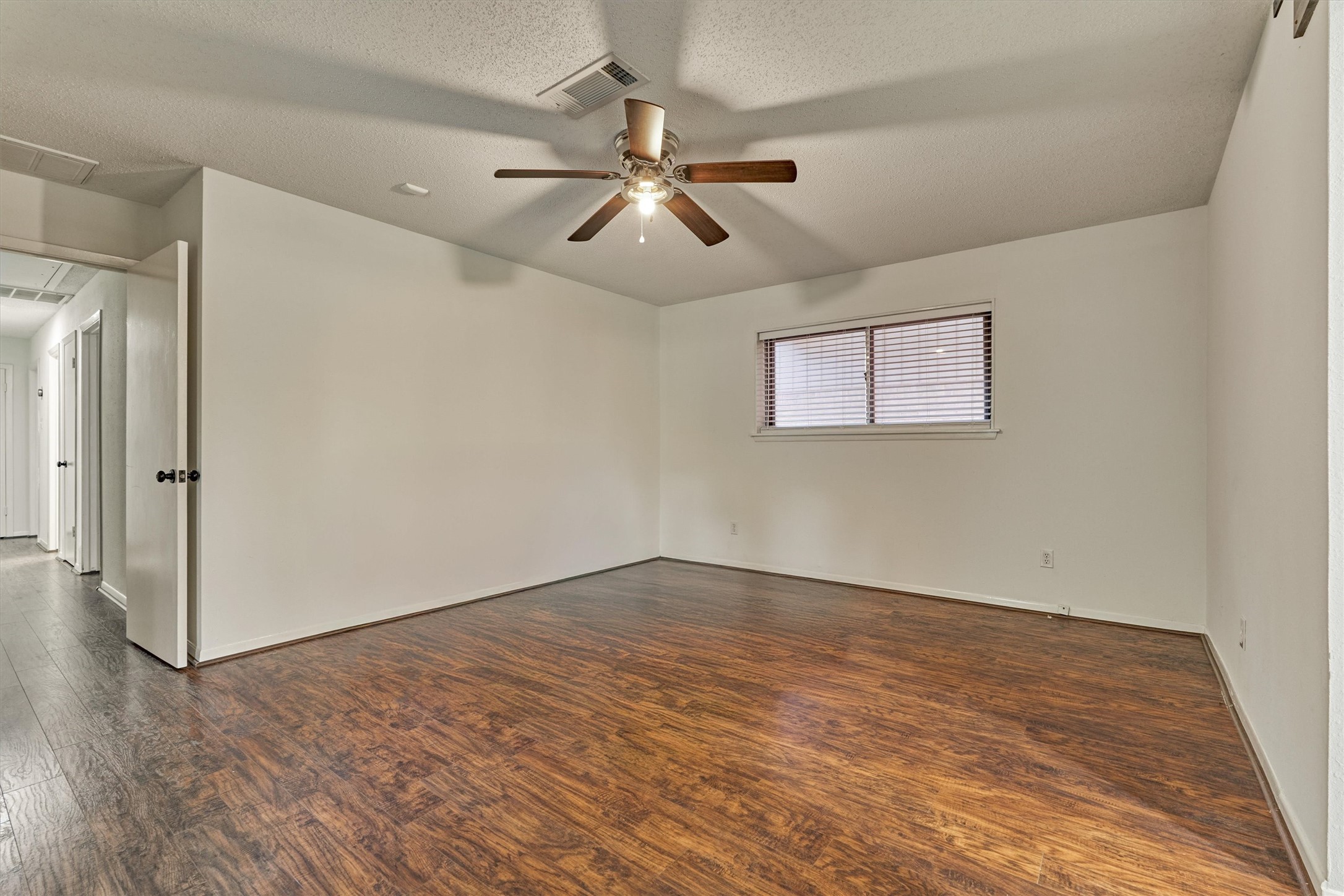 402 Shadywood Circle, Conroe, TX 77304