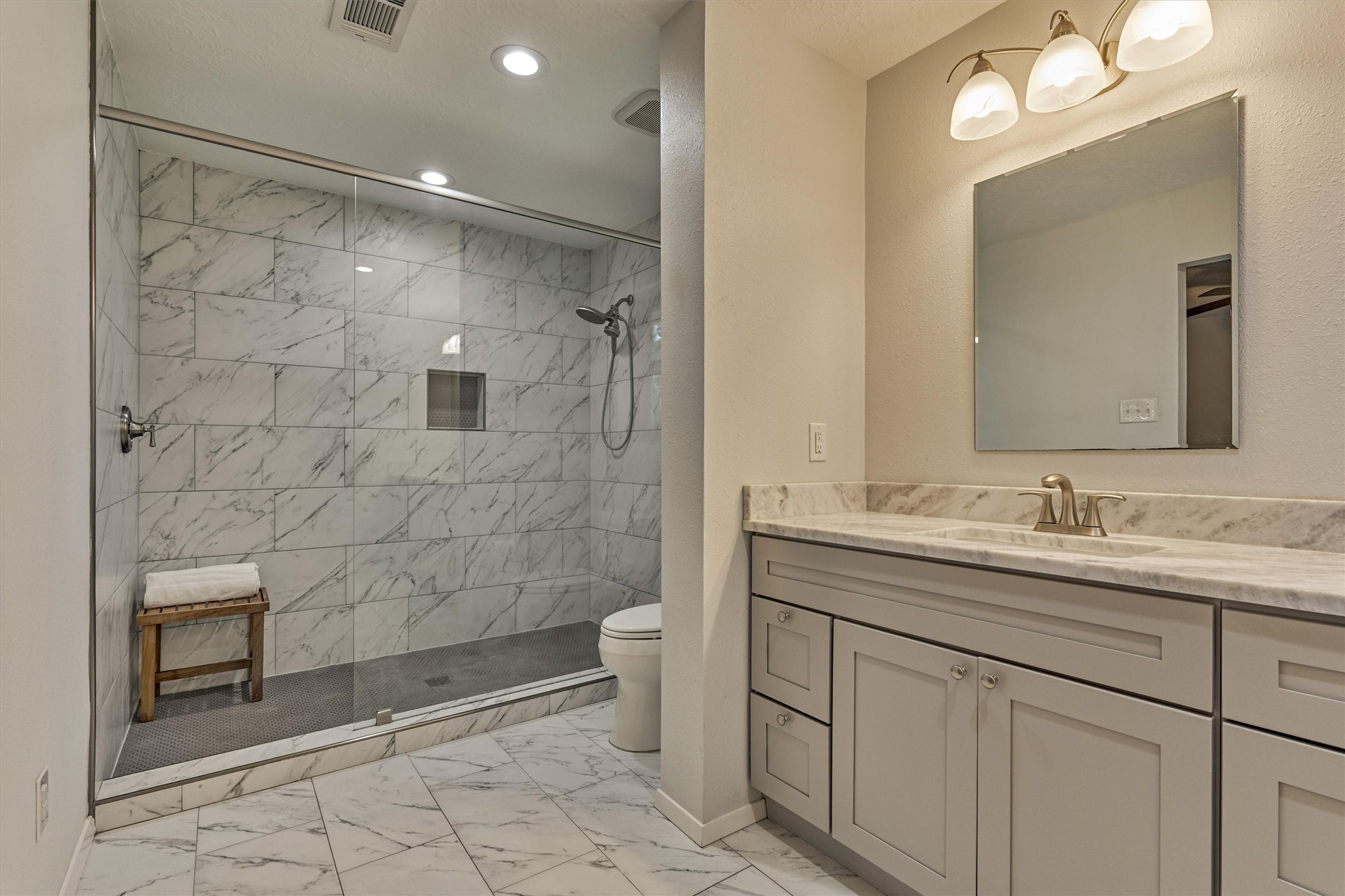 402 Shadywood Circle, Conroe, TX 77304