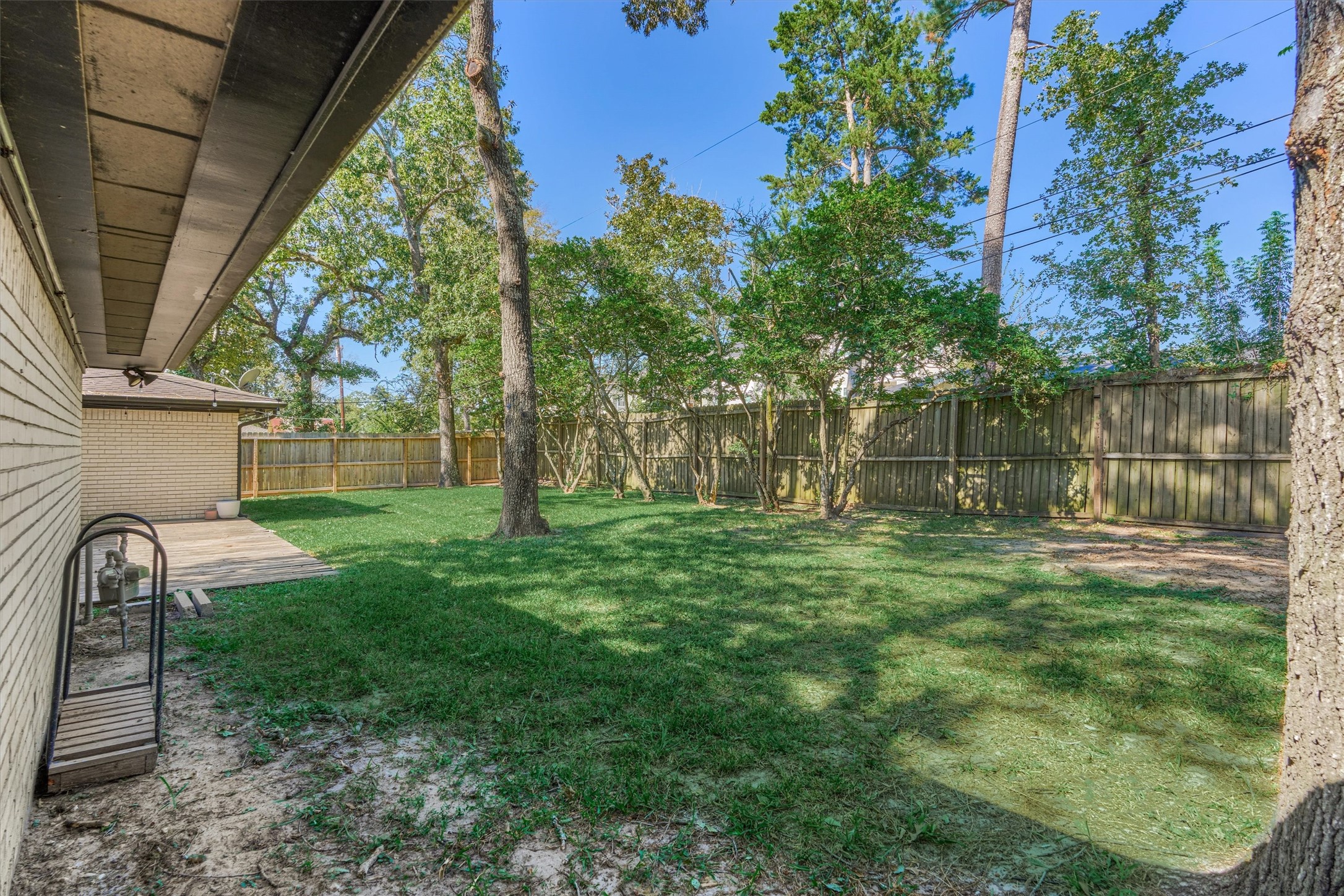 402 Shadywood Circle, Conroe, TX 77304