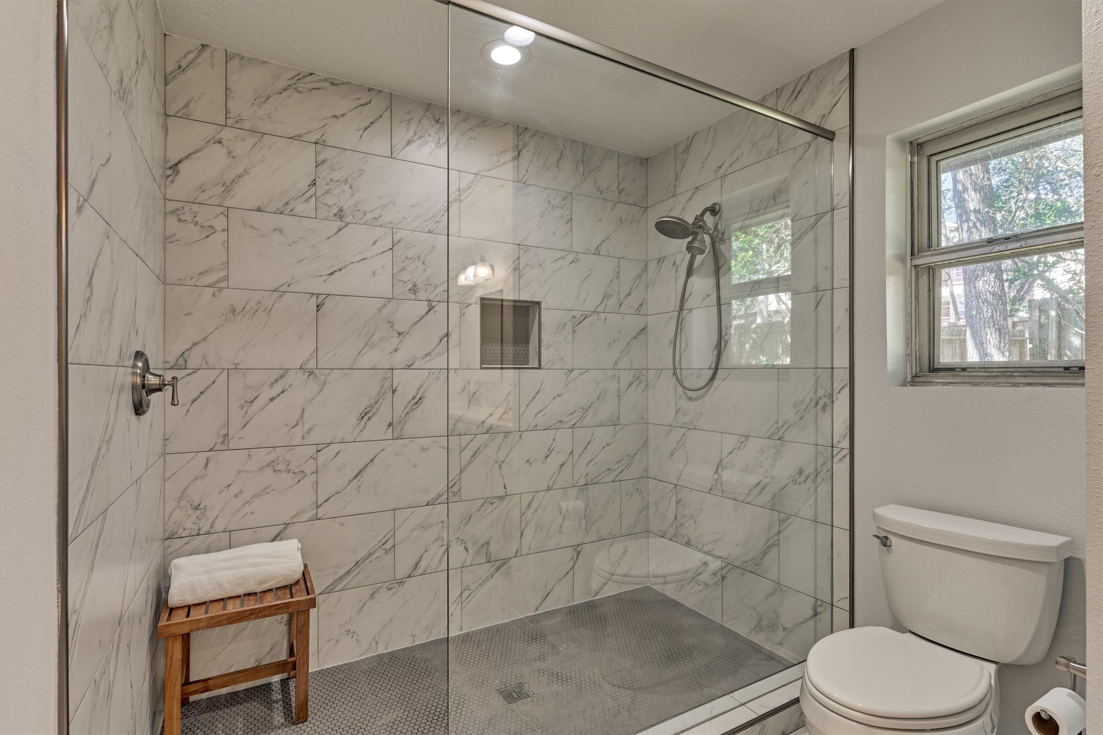 402 Shadywood Circle, Conroe, TX 77304