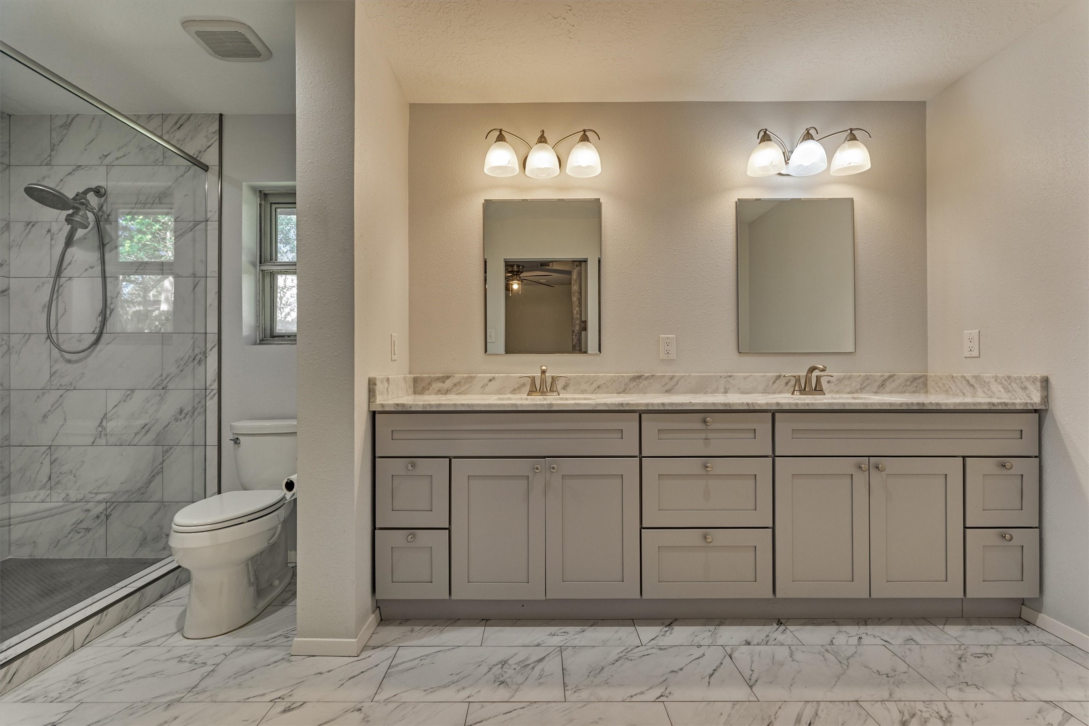 402 Shadywood Circle, Conroe, TX 77304