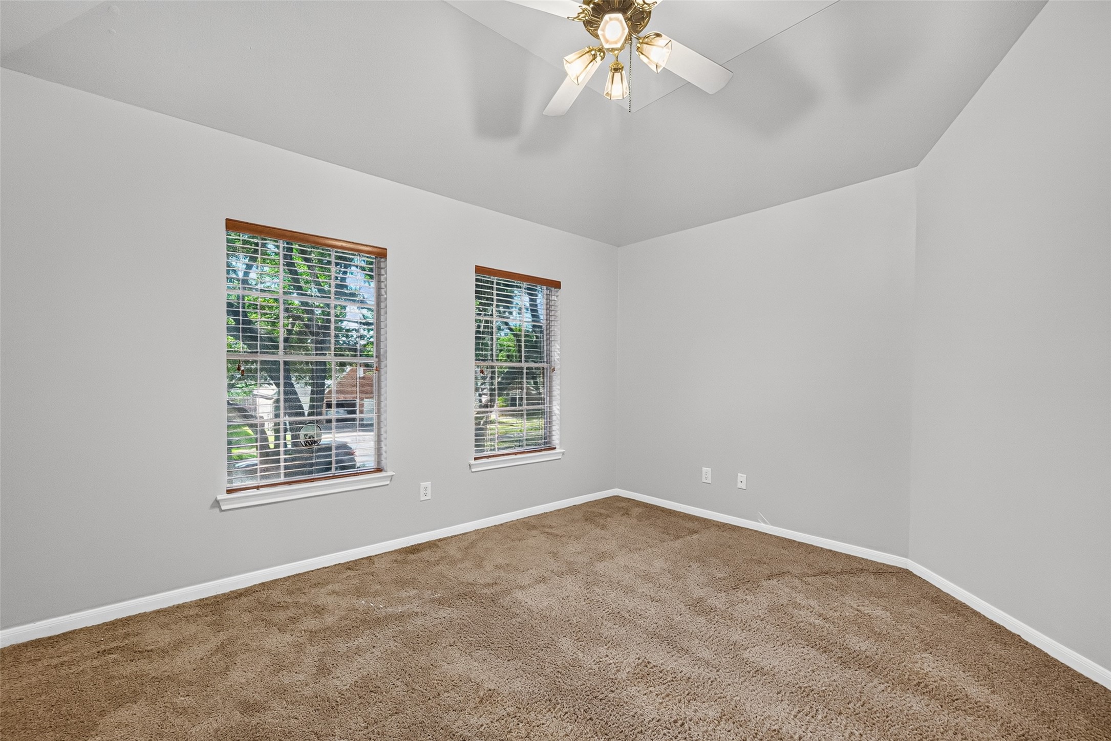 120 Crescent Bay Drive, League City, TX 77573