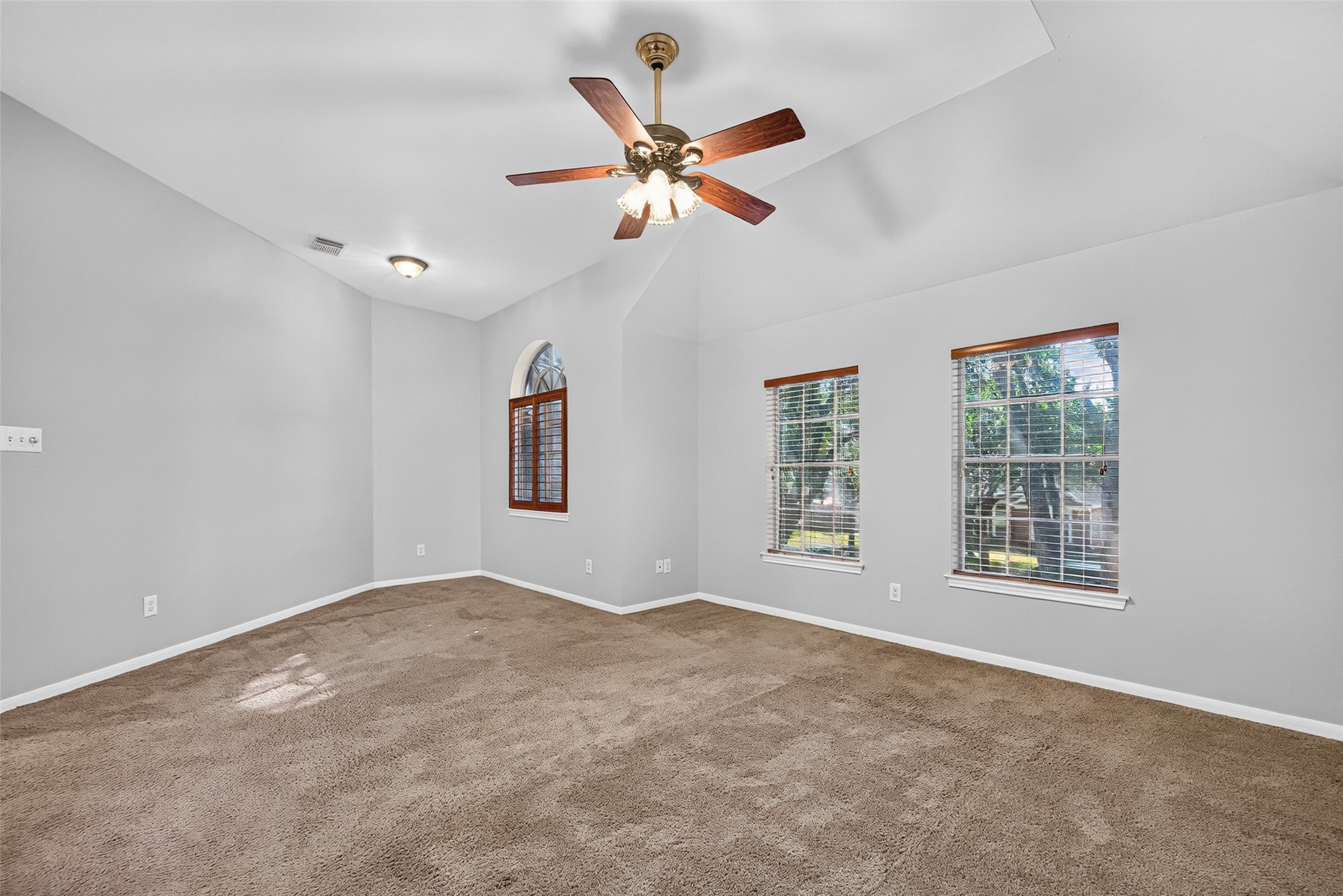120 Crescent Bay Drive, League City, TX 77573