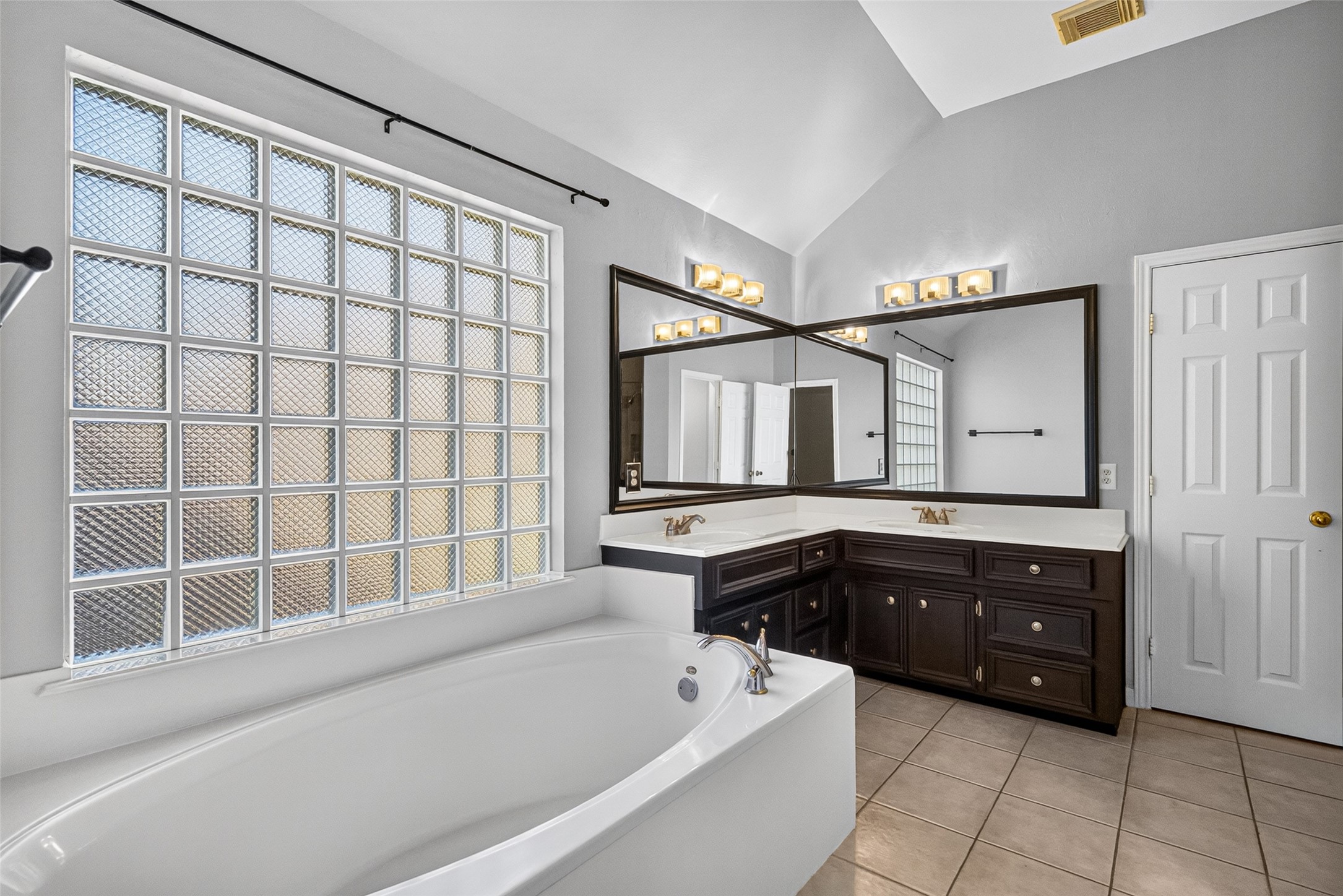 120 Crescent Bay Drive, League City, TX 77573