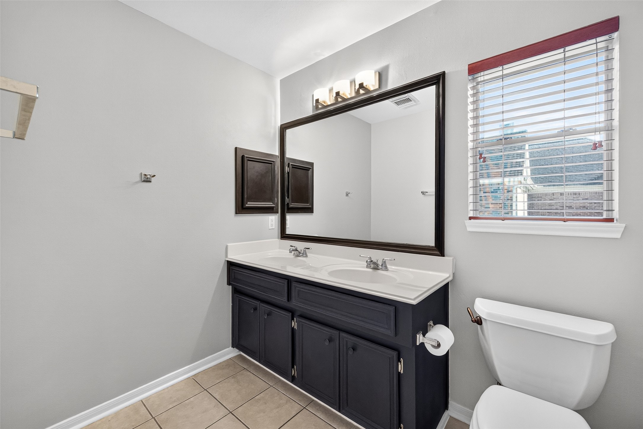 120 Crescent Bay Drive, League City, TX 77573