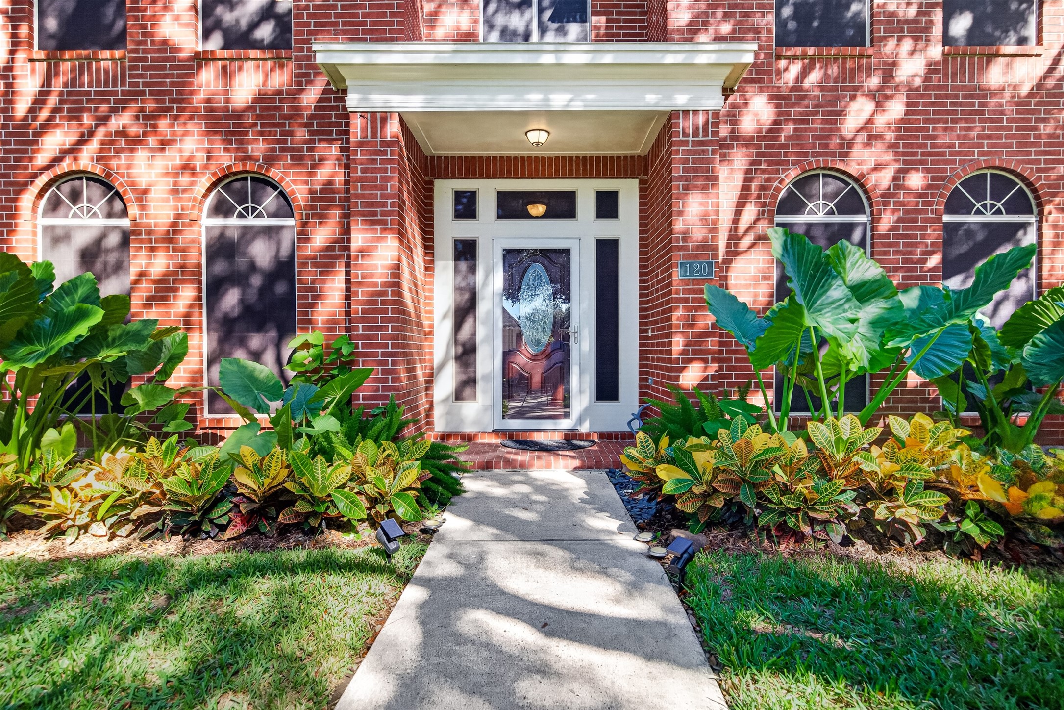 120 Crescent Bay Drive, League City, TX 77573