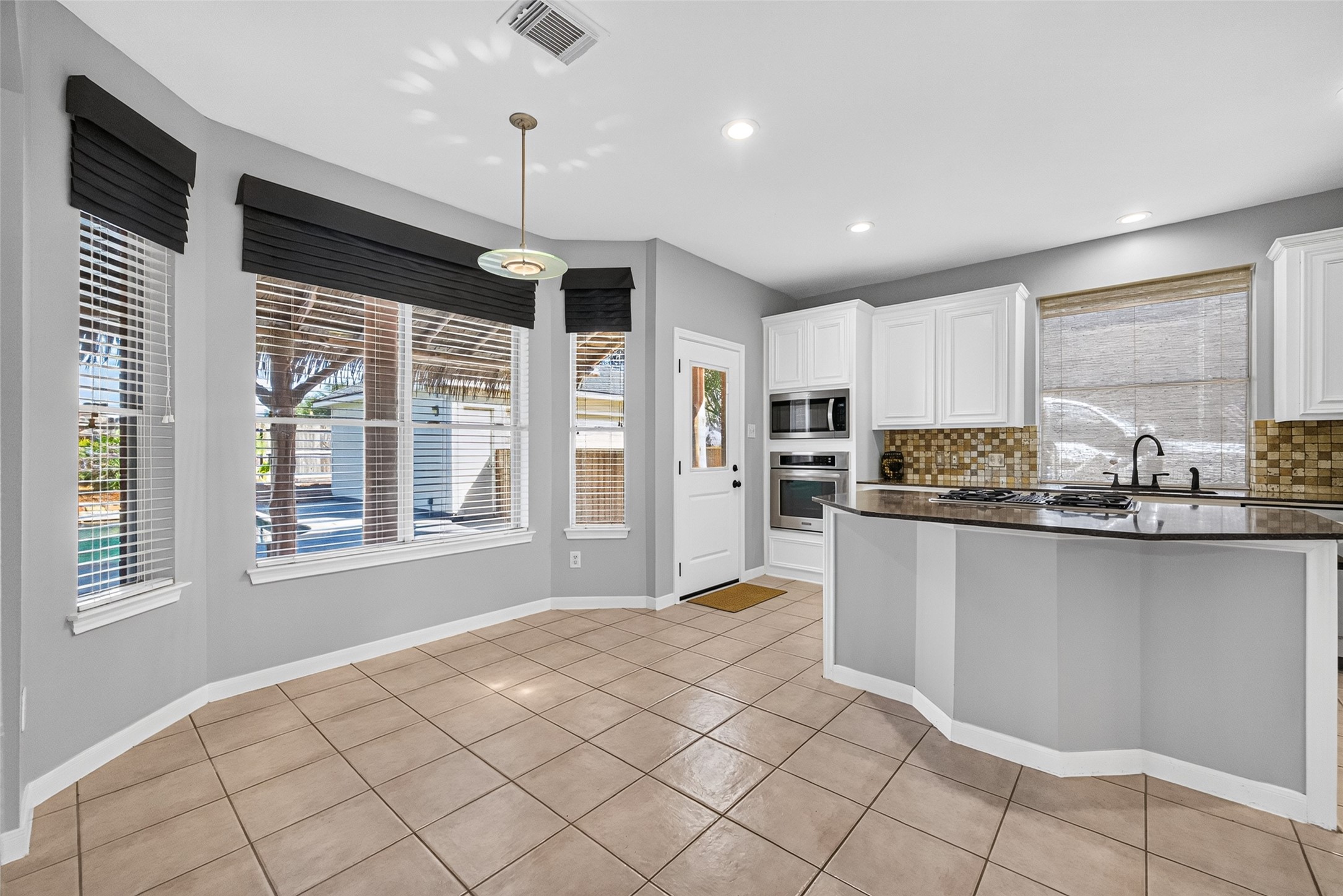 120 Crescent Bay Drive, League City, TX 77573