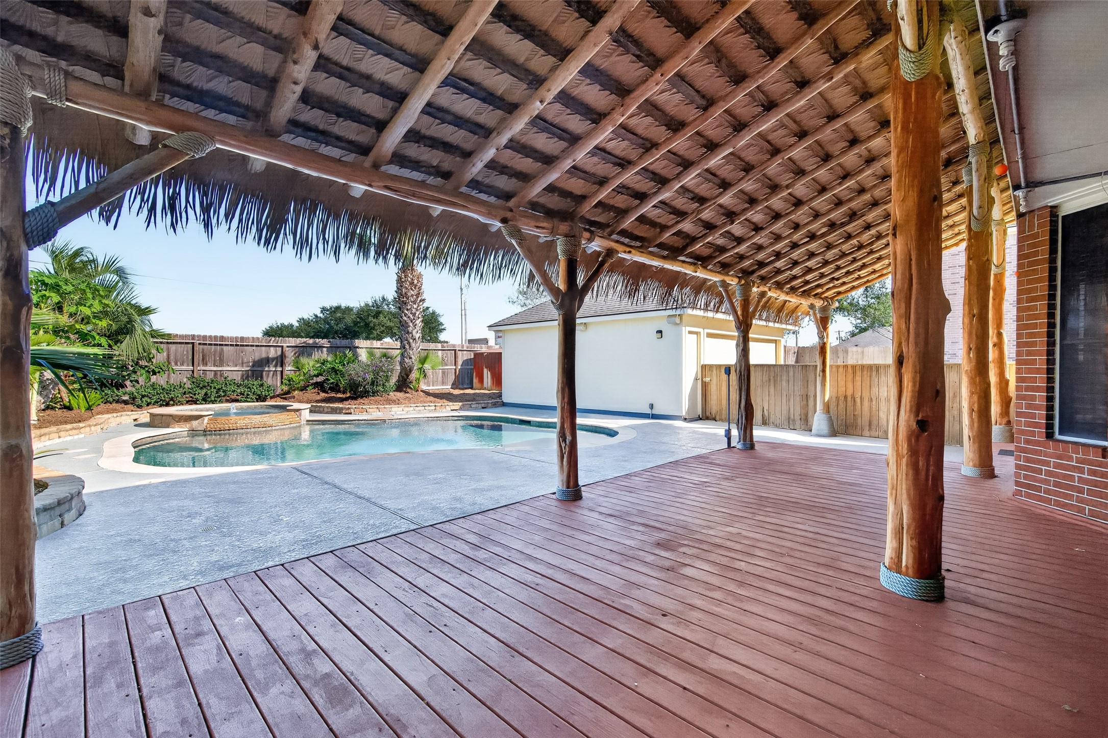 120 Crescent Bay Drive, League City, TX 77573