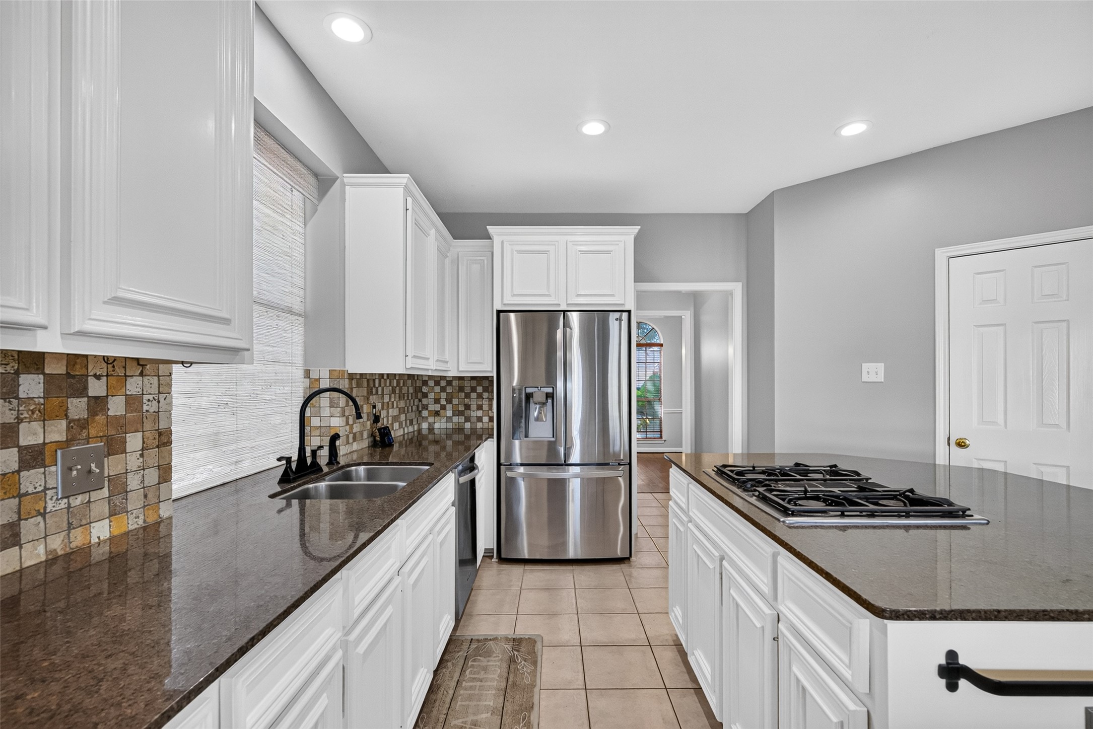 120 Crescent Bay Drive, League City, TX 77573