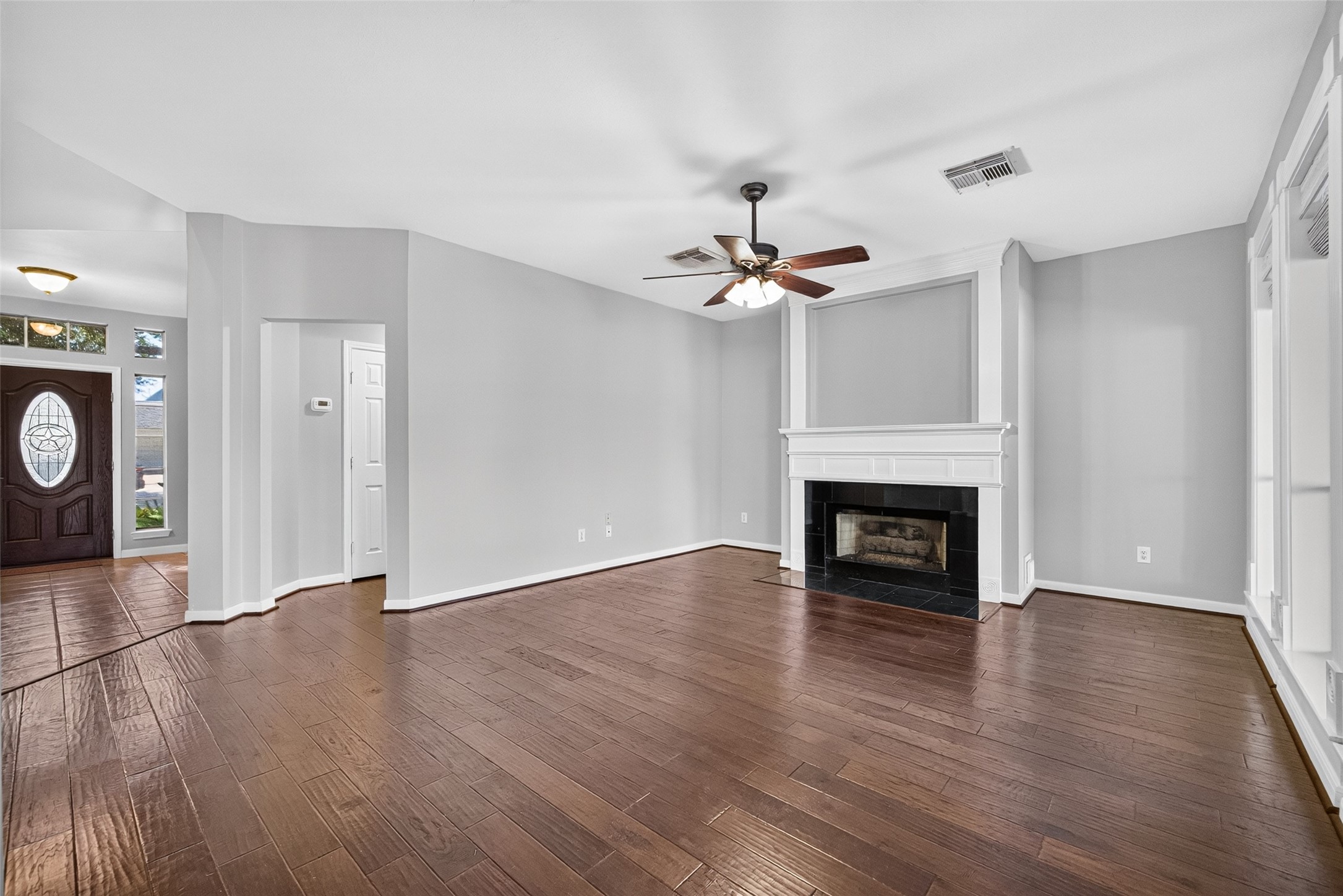 120 Crescent Bay Drive, League City, TX 77573