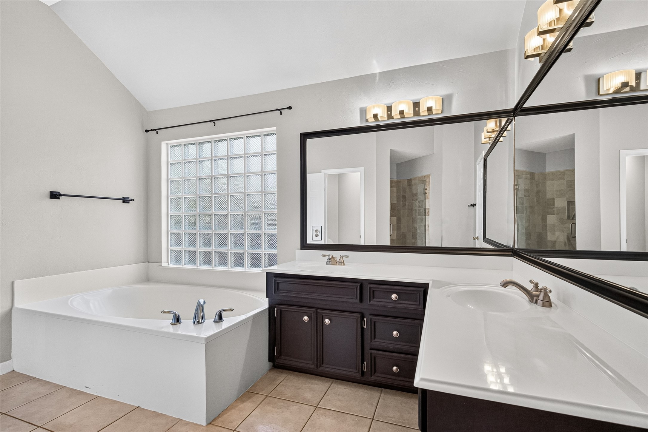 120 Crescent Bay Drive, League City, TX 77573