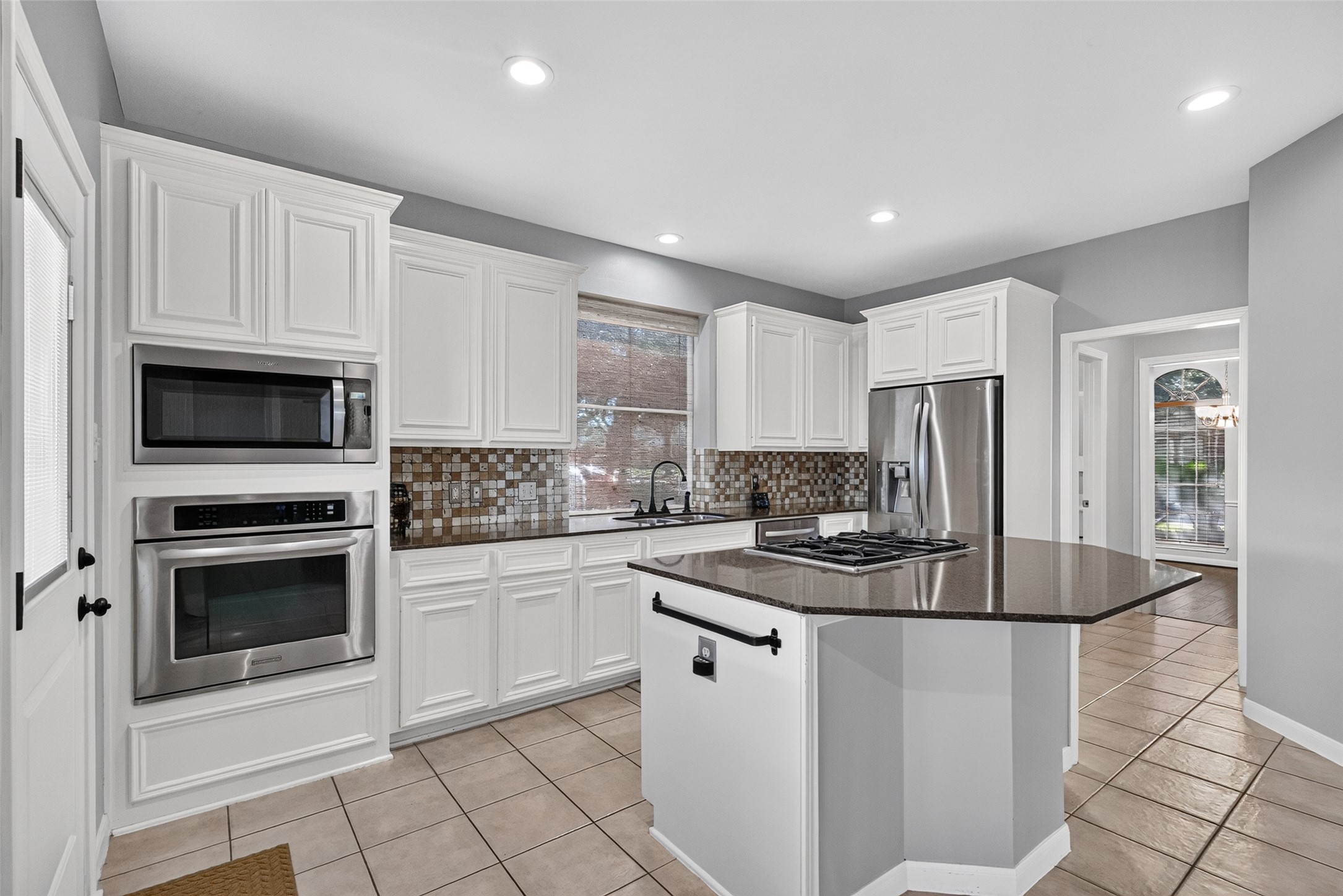 120 Crescent Bay Drive, League City, TX 77573