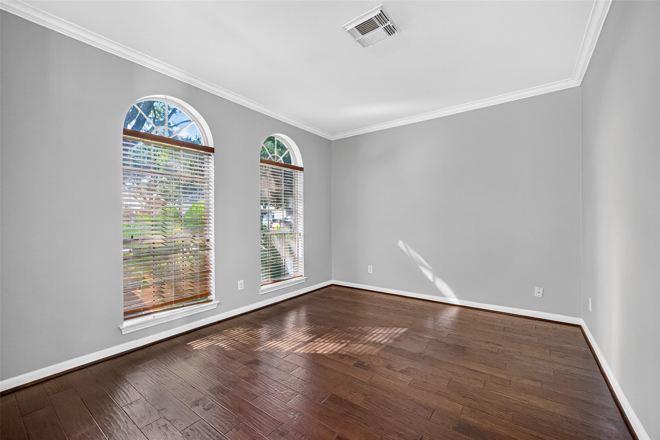120 Crescent Bay Drive, League City, TX 77573
