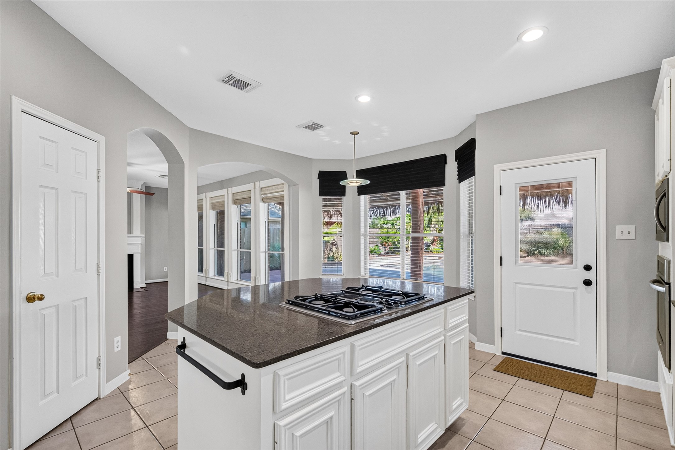 120 Crescent Bay Drive, League City, TX 77573