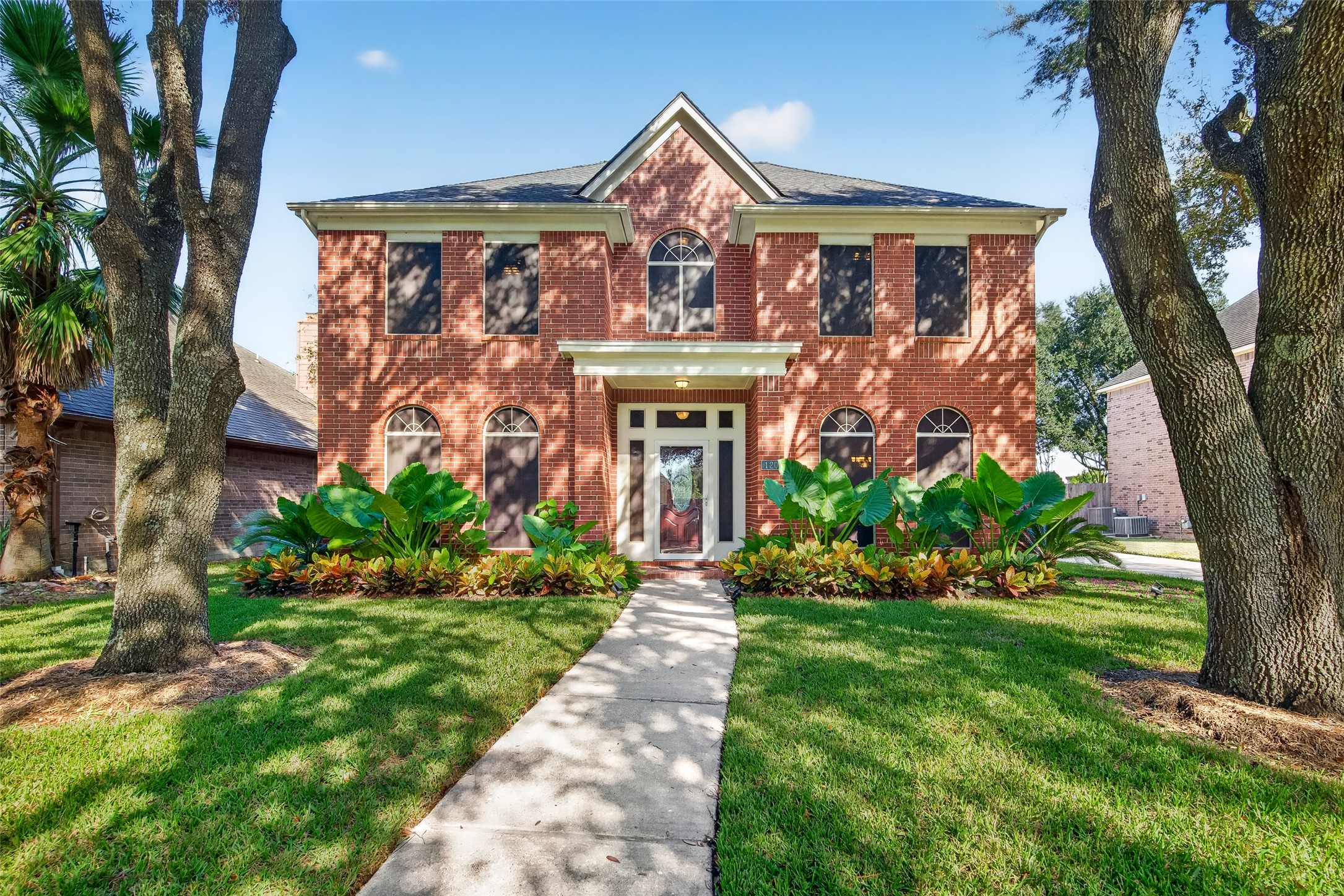 120 Crescent Bay Drive, League City, TX 77573