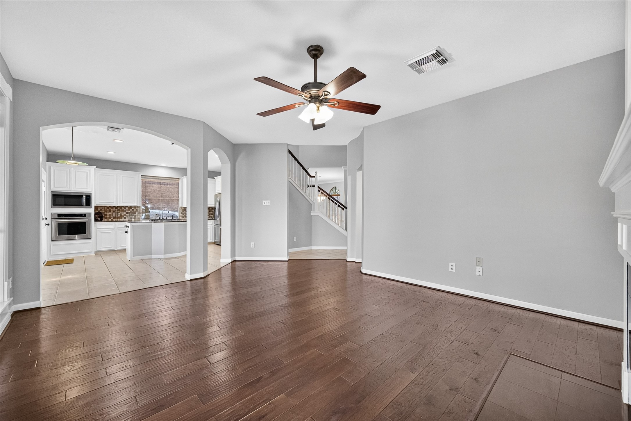 120 Crescent Bay Drive, League City, TX 77573