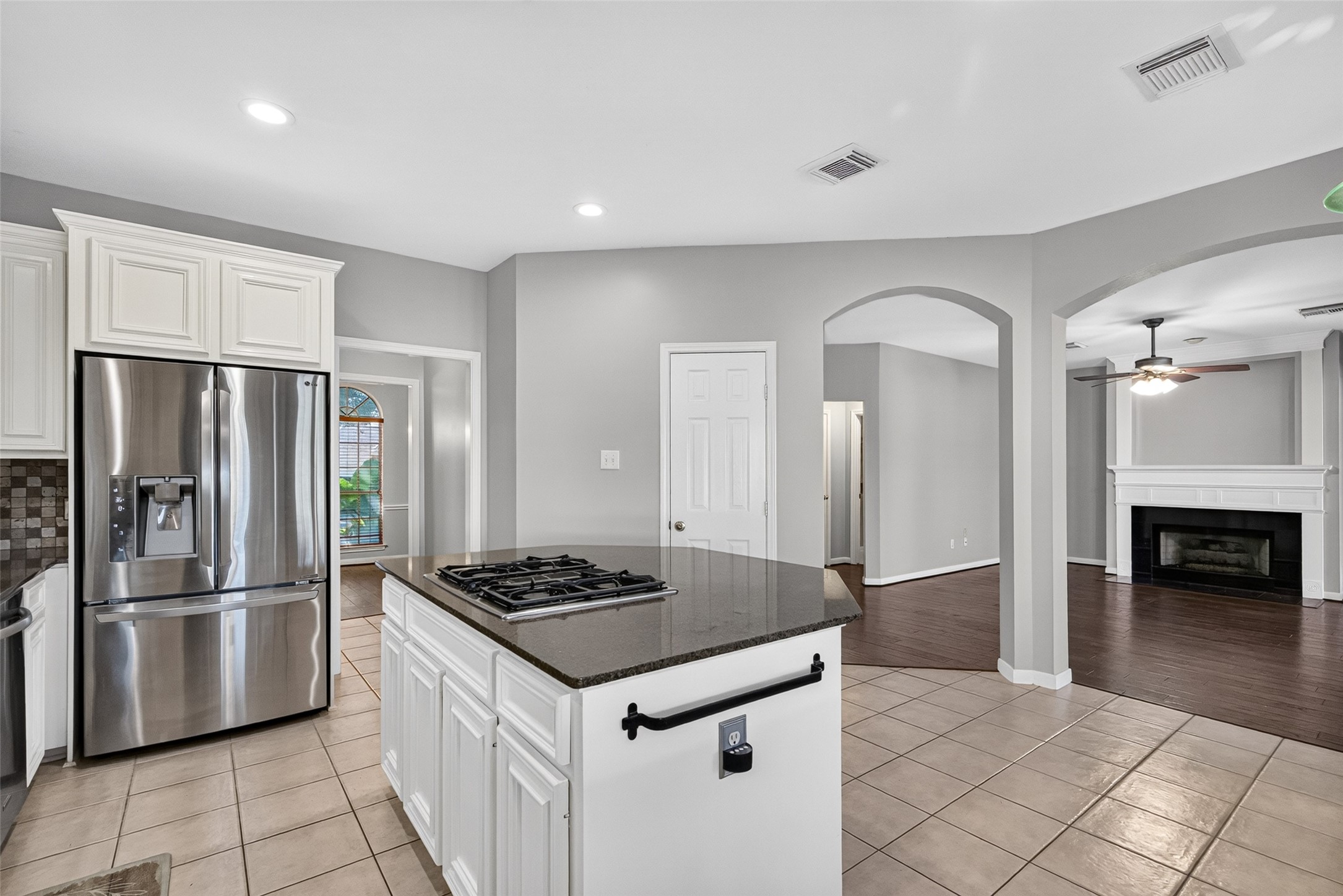 120 Crescent Bay Drive, League City, TX 77573