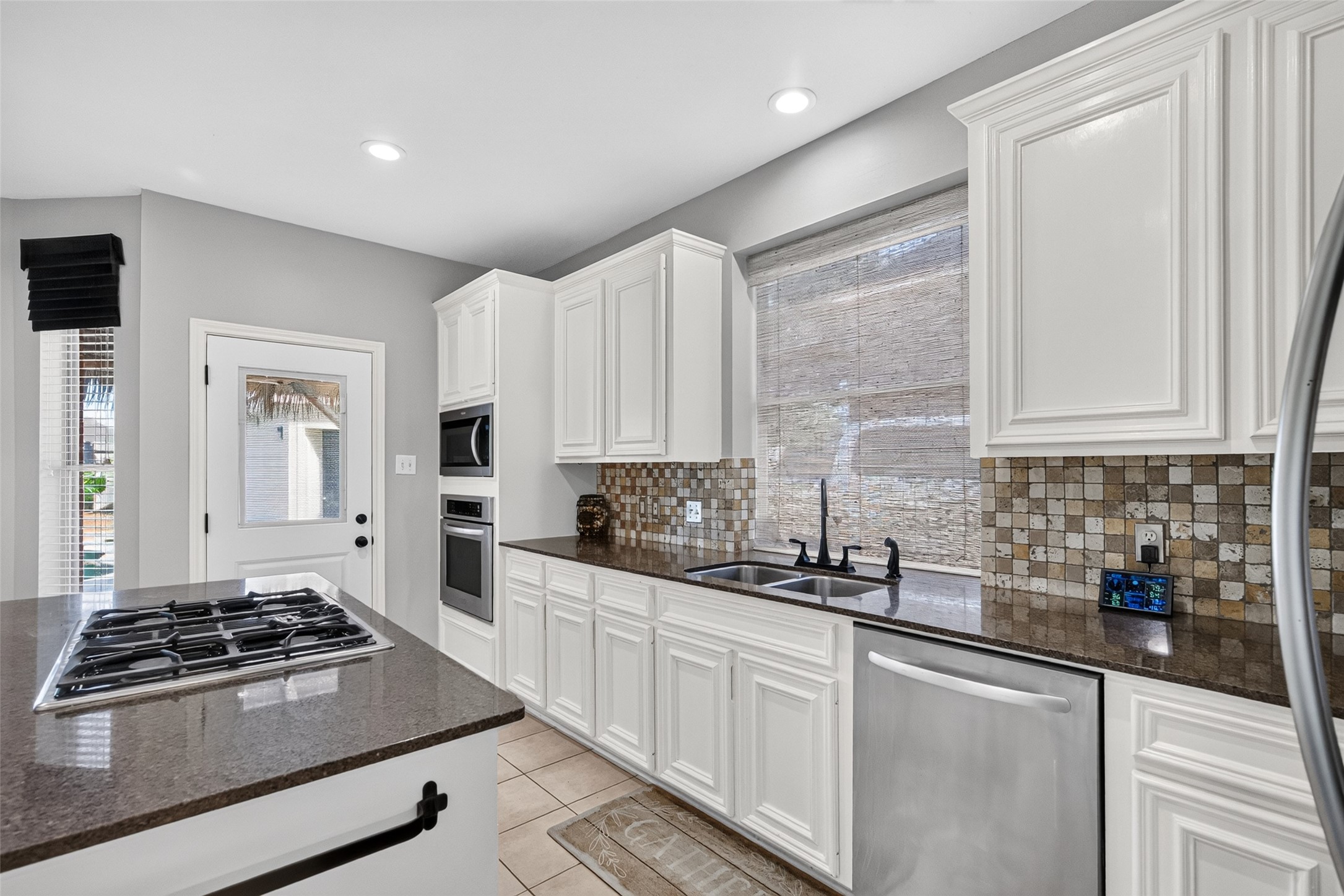 120 Crescent Bay Drive, League City, TX 77573