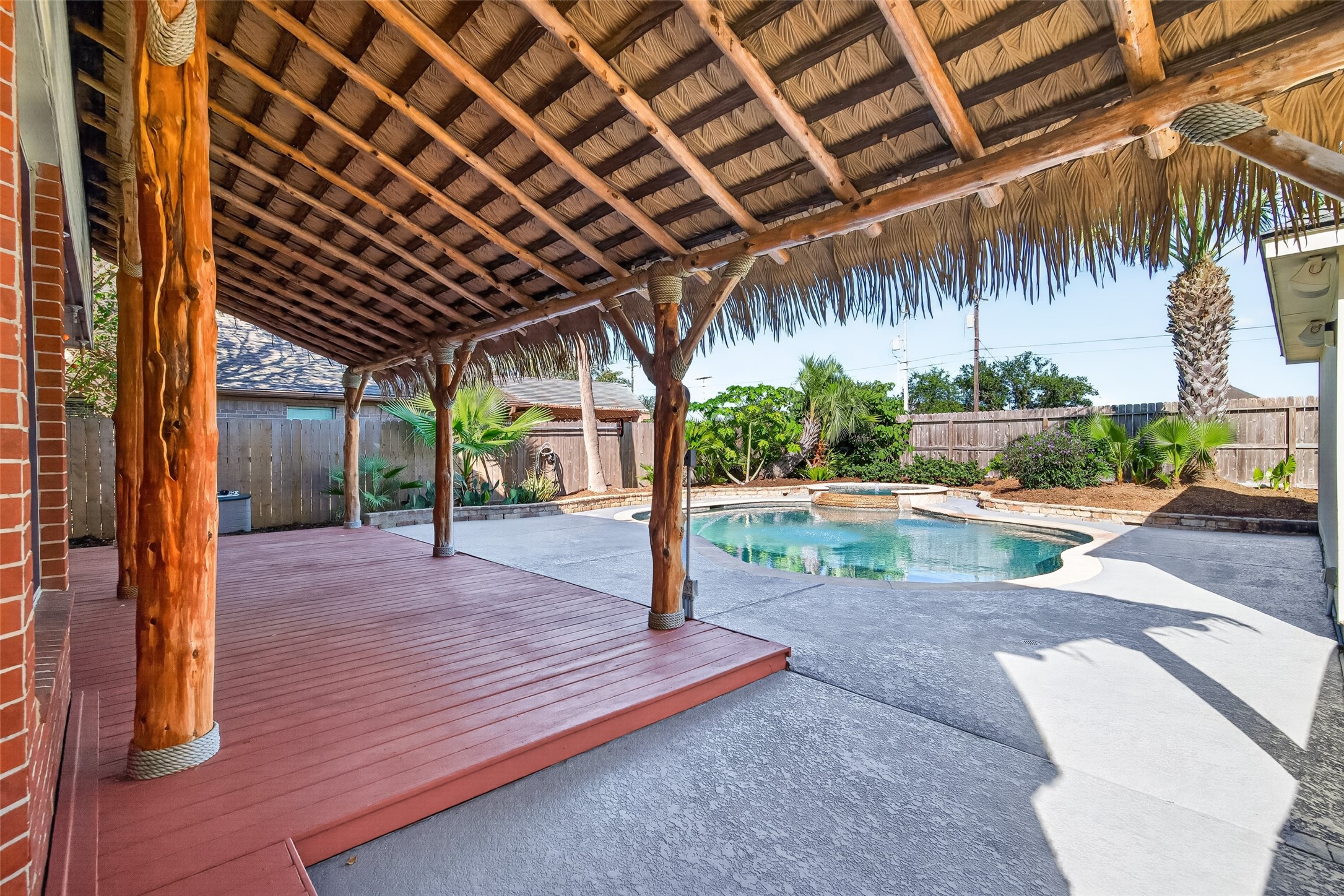 120 Crescent Bay Drive, League City, TX 77573