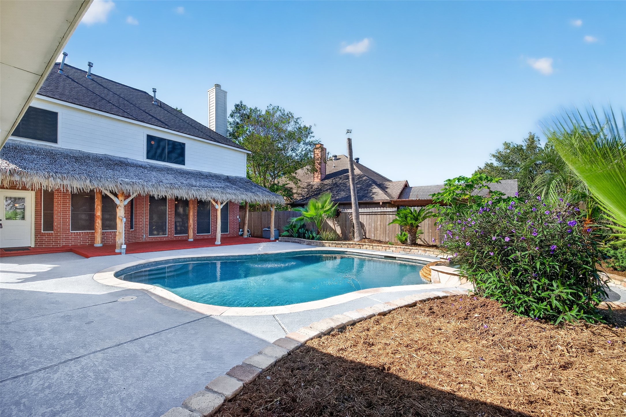 120 Crescent Bay Drive, League City, TX 77573