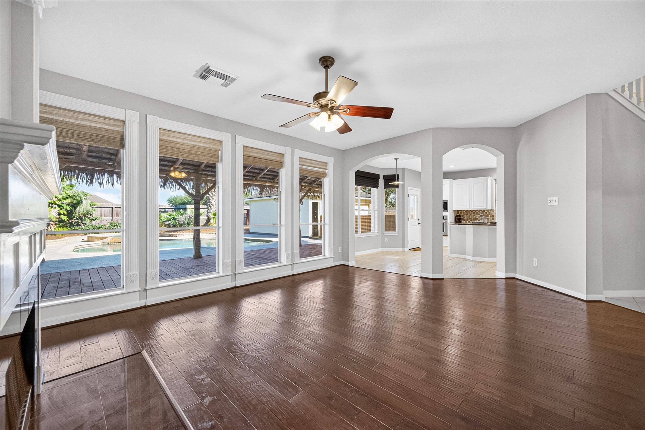 120 Crescent Bay Drive, League City, TX 77573