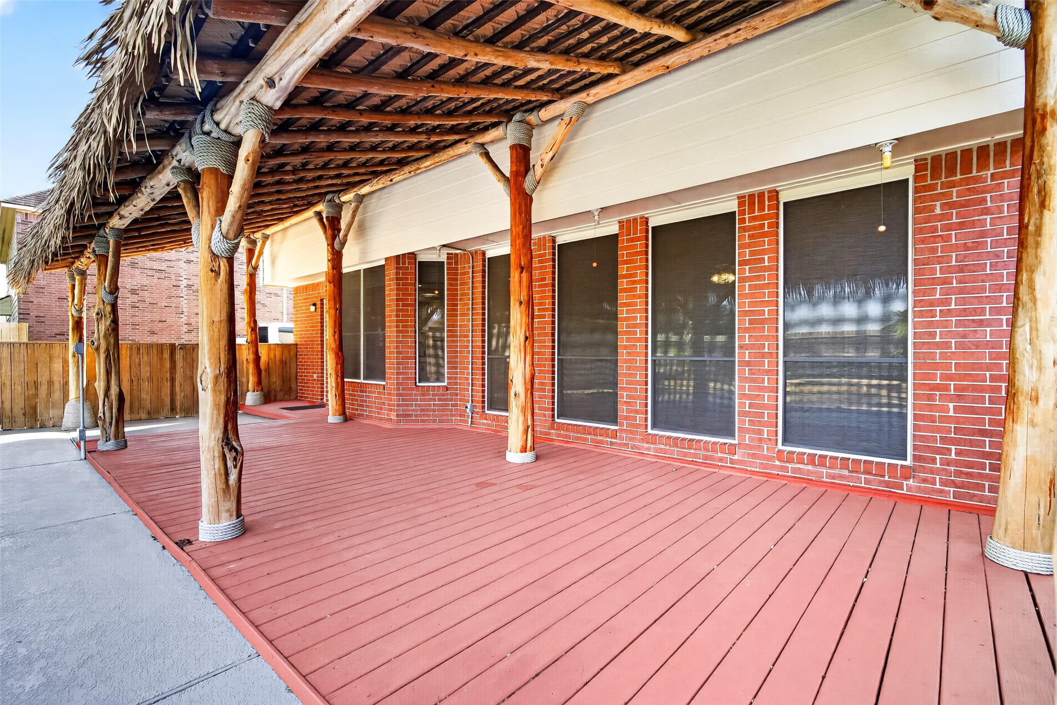 120 Crescent Bay Drive, League City, TX 77573
