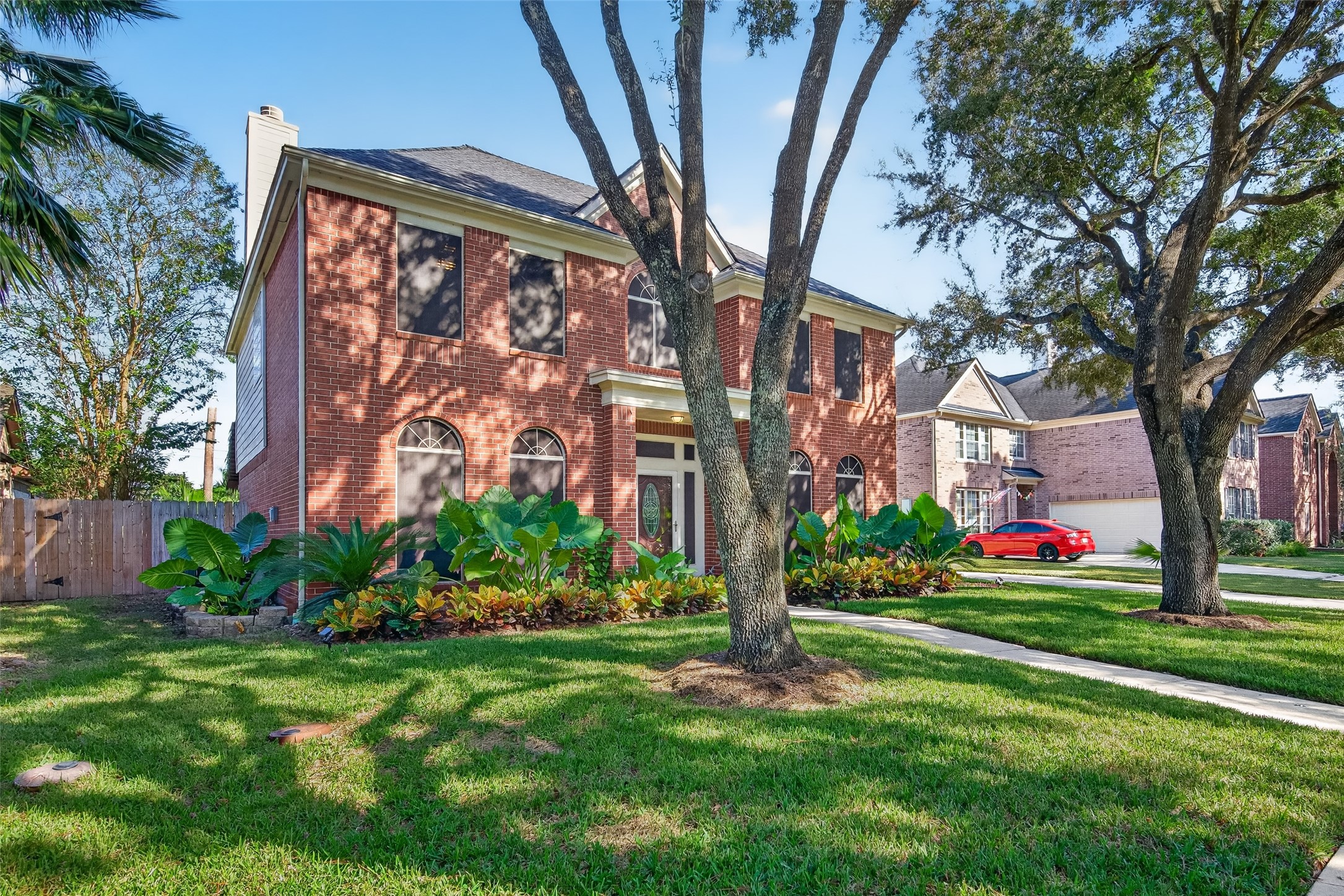 120 Crescent Bay Drive, League City, TX 77573