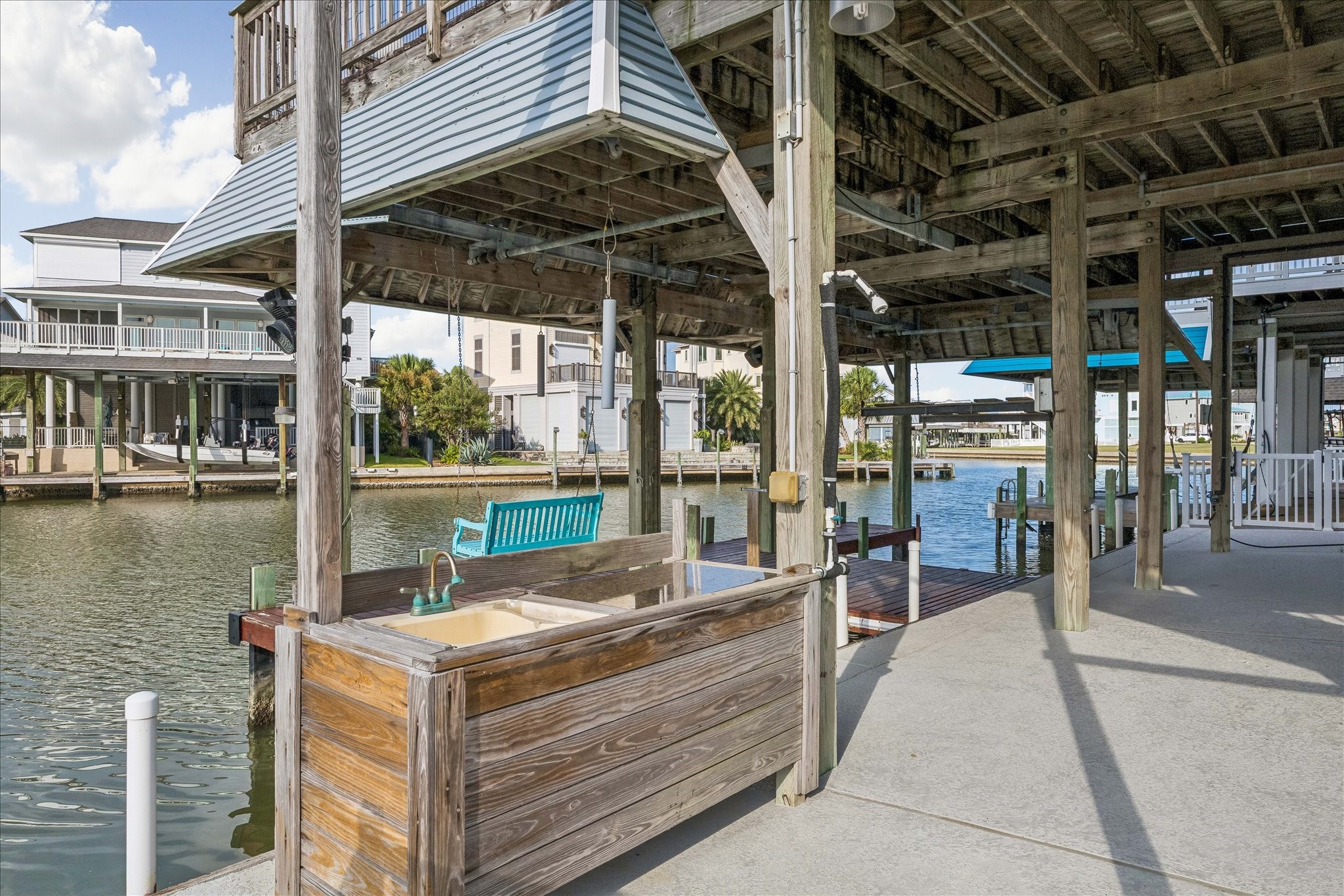 Fish-cleaning & prep station conveniently located near the dockside living area, with easy access to the Bay and outdoor entertaining spaces. A practical setup for cleaning the days catch after boating or fishing, with the double boathouse and waterfront just steps away! Four high-end fishing lights have been installed on the fishing pier.