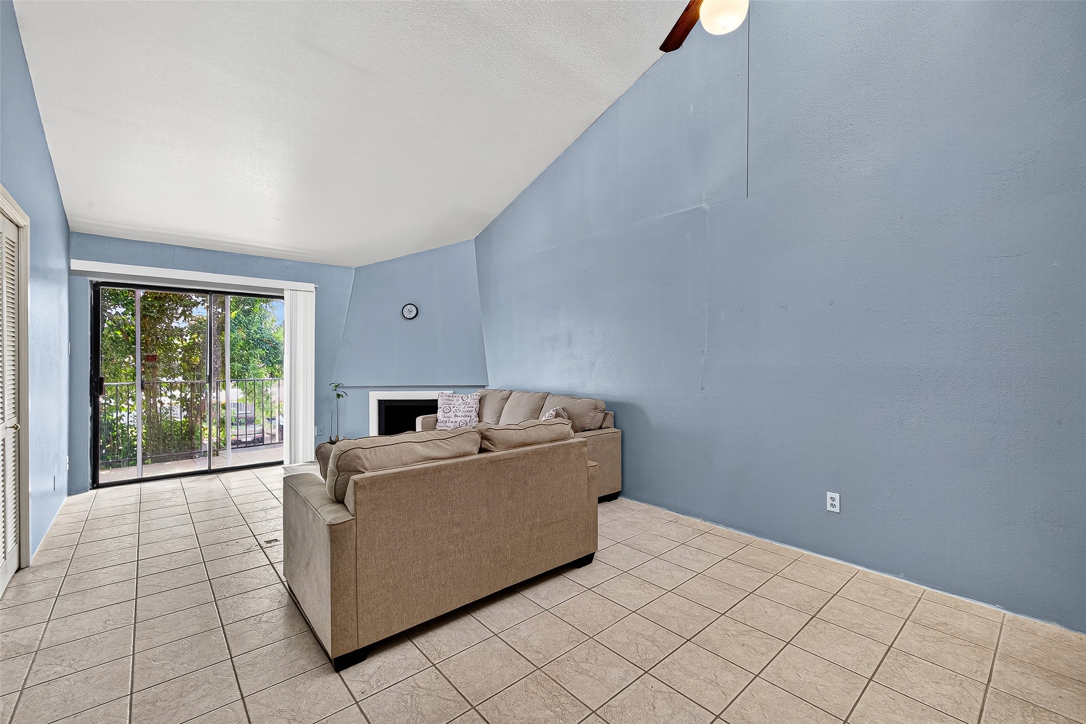 Living/dining room combination,
