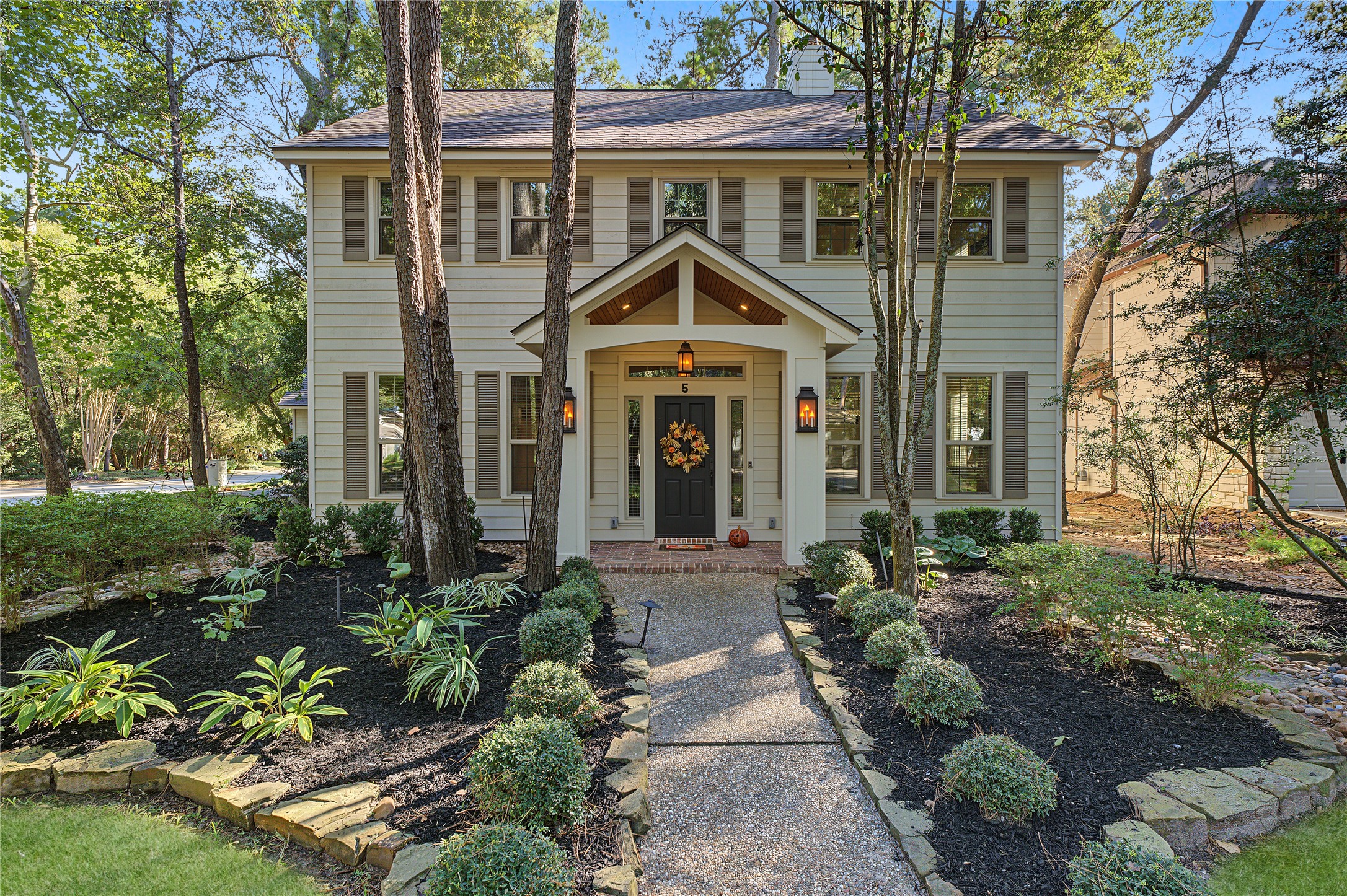 Surrounded by the towering pines and natural beauty that make The Woodlands so special, 5 Otter Pond Place welcomes you with timeless charm and standout curb appeal.