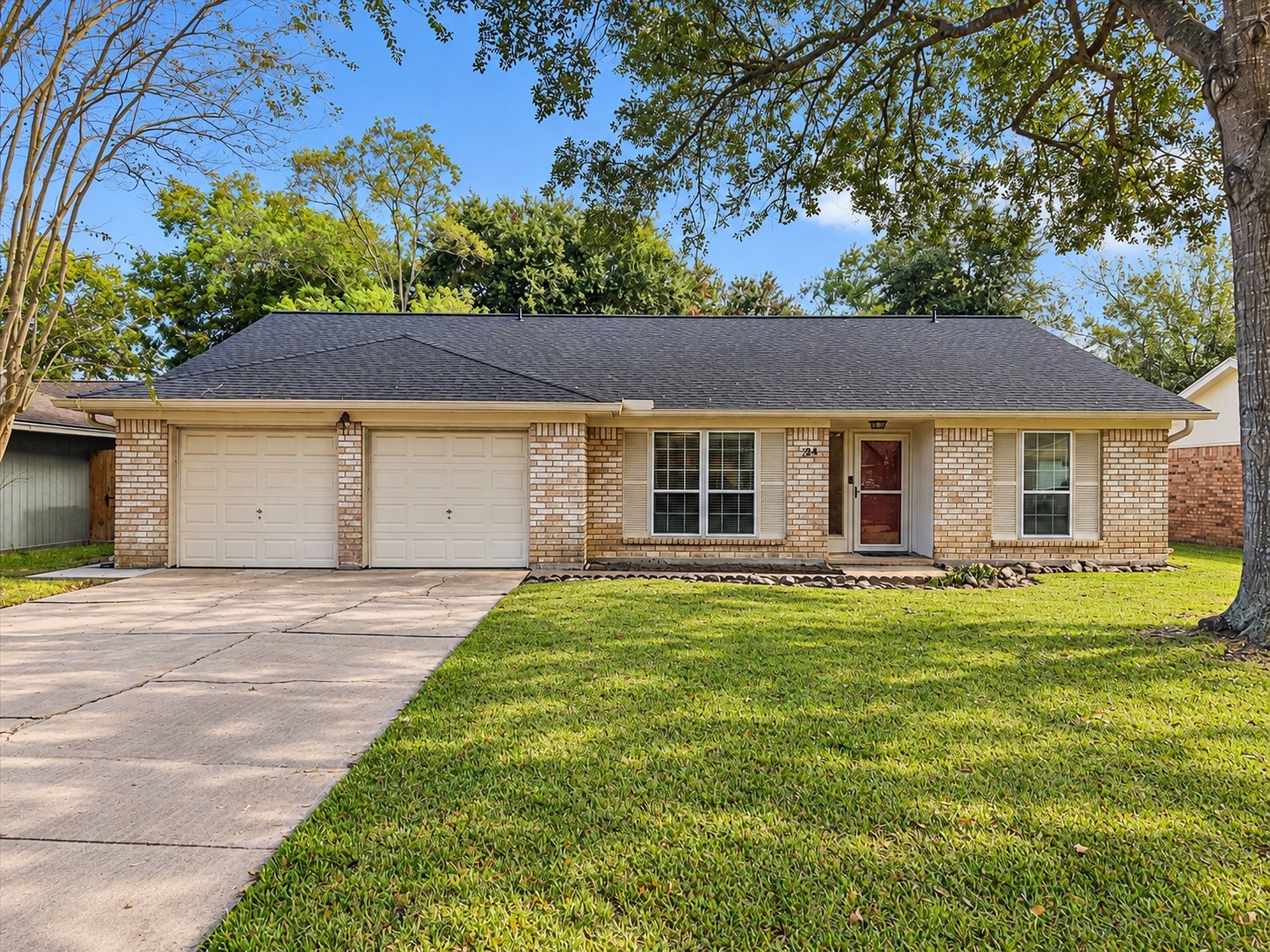 Welcome to 214 Oakwood St! Single-story brick home with mature shade trees and an attached two-car garage. Welcome to 214 Oakwood St! Single-story brick home with mature shade trees and an attached two-car garage.
