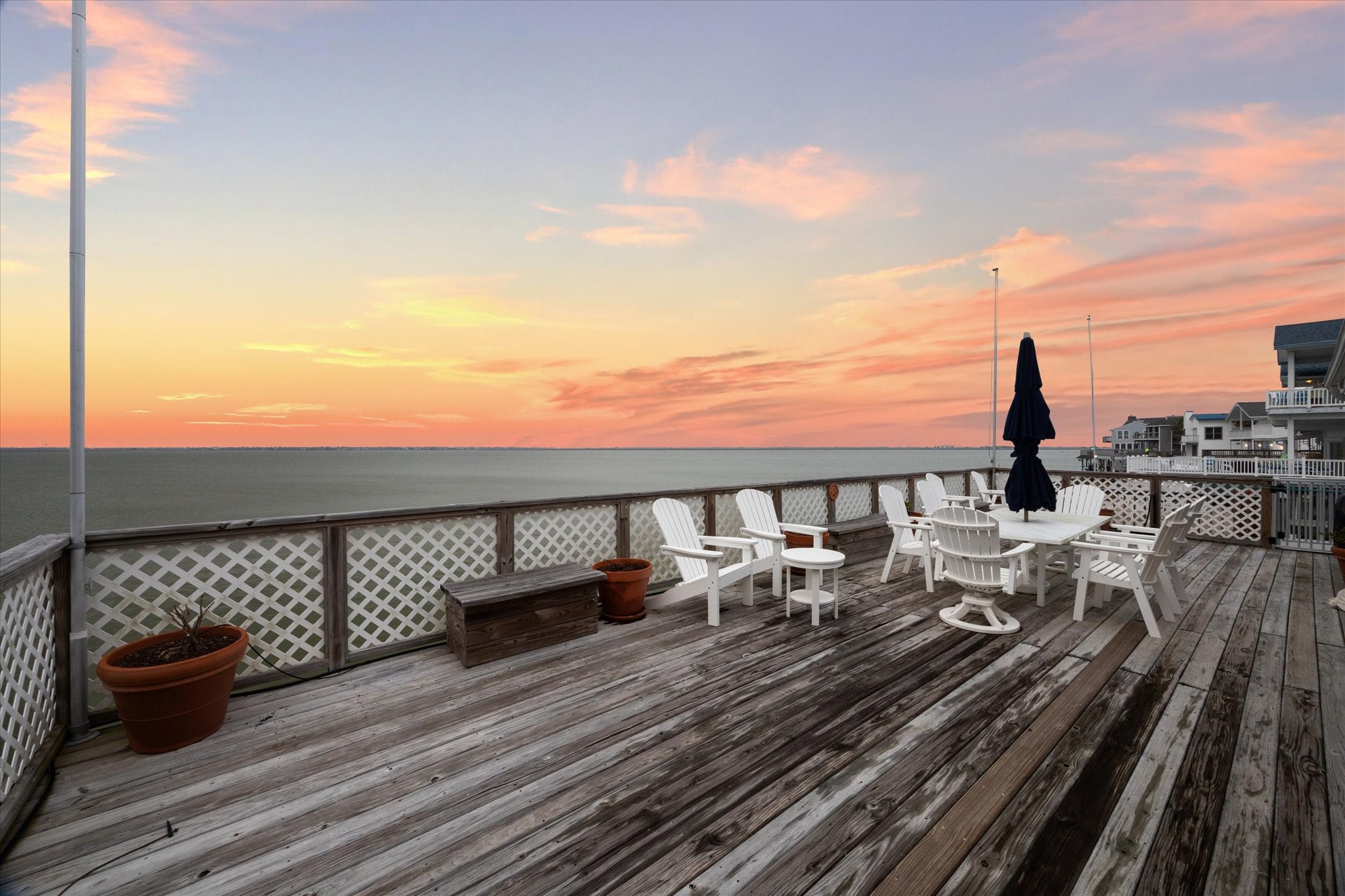 251 Isles End Road, Tiki Island, TX 77554
