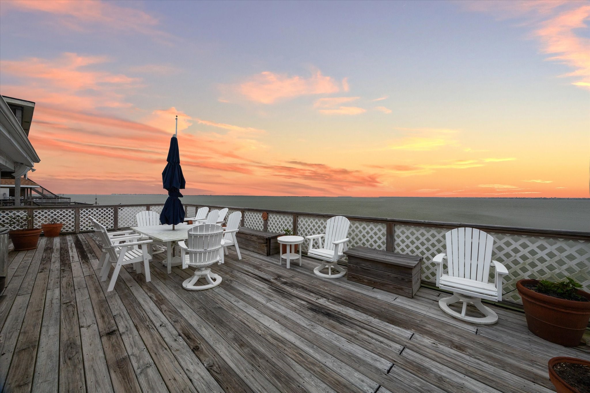 251 Isles End Road, Tiki Island, TX 77554