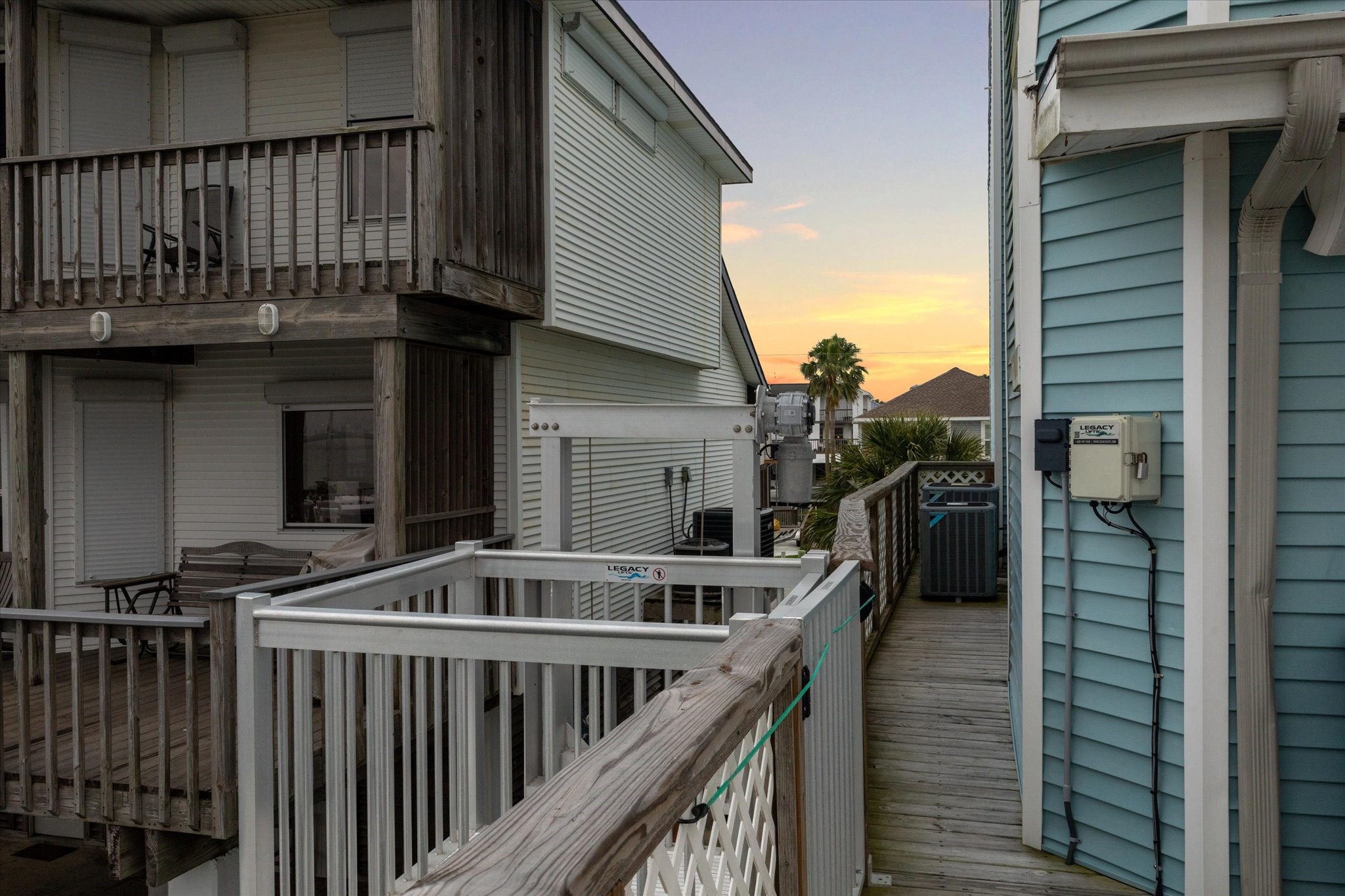 251 Isles End Road, Tiki Island, TX 77554