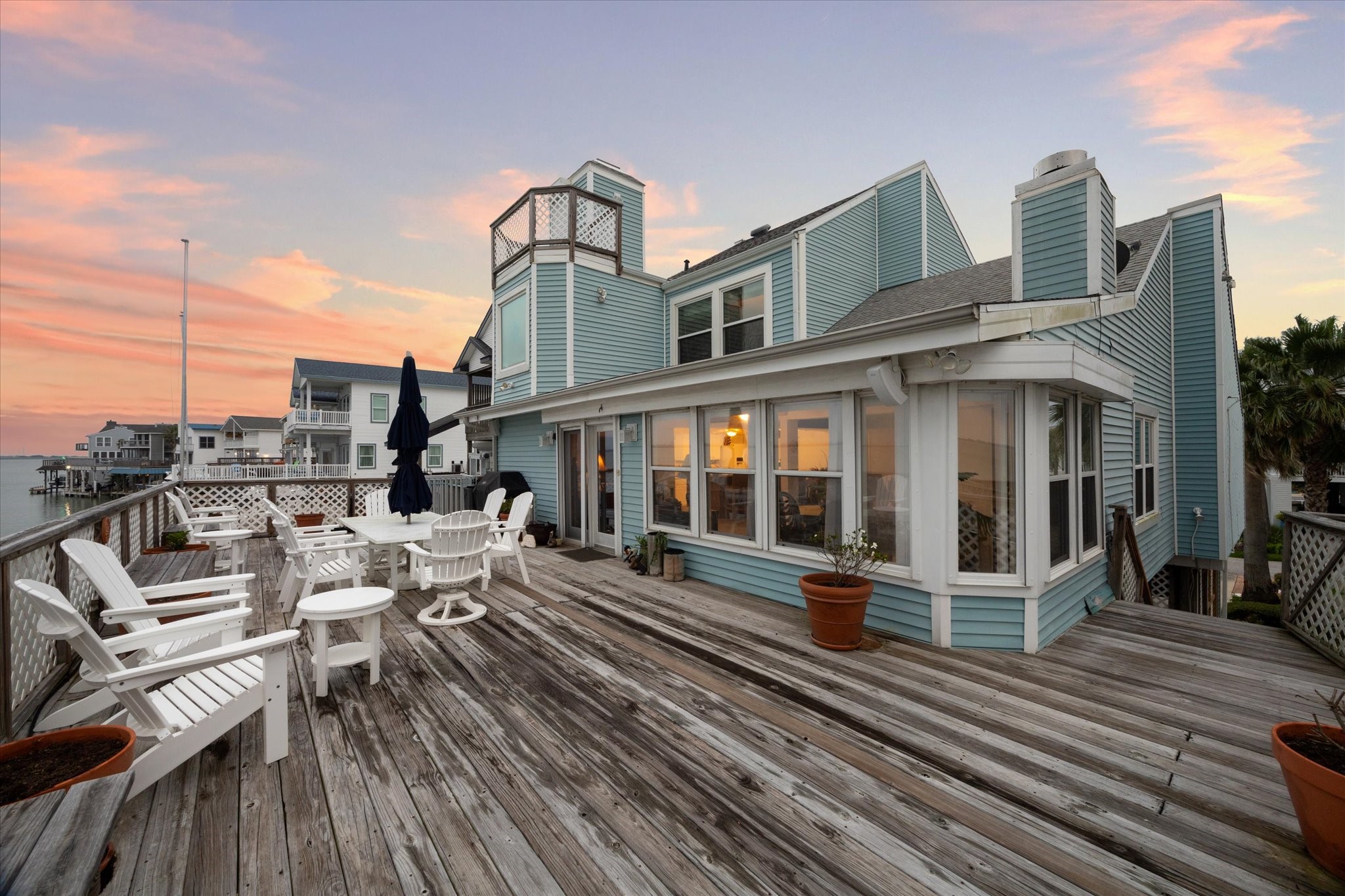 251 Isles End Road, Tiki Island, TX 77554